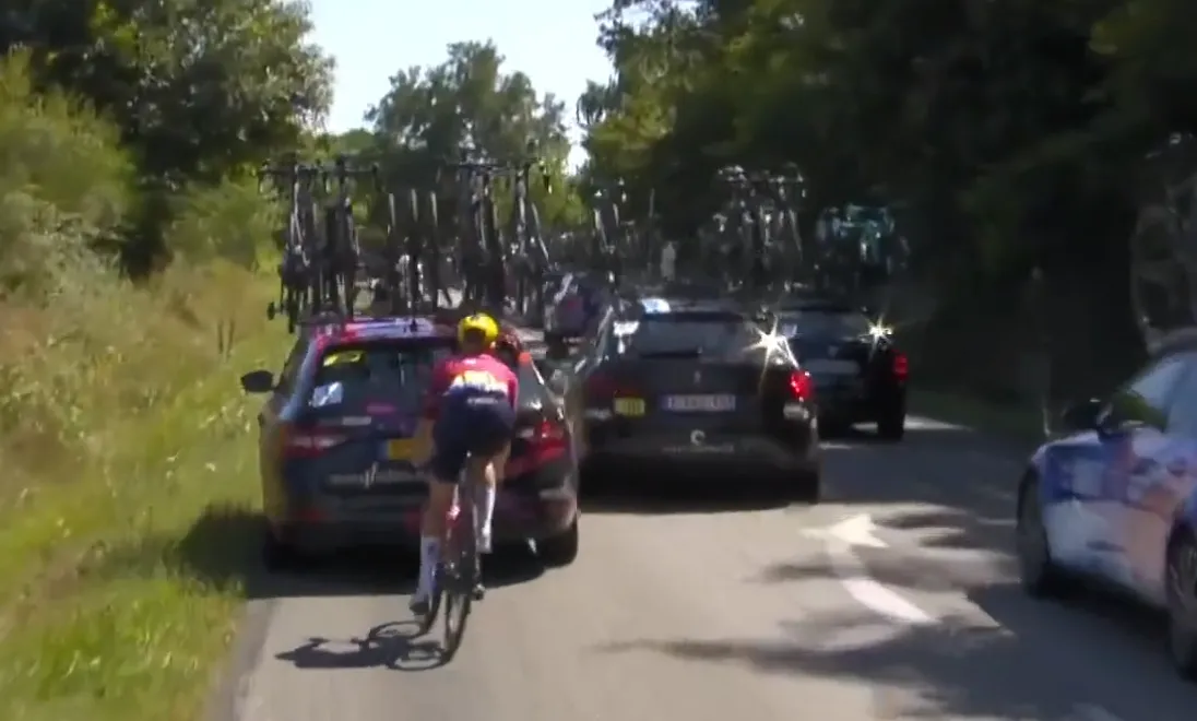 🎥 UCI gooit SD Worx-baas Stam uit koers na 'gevaarlijk inhalen' en 'ongepaste uitspraken', tijdstraf Vollering