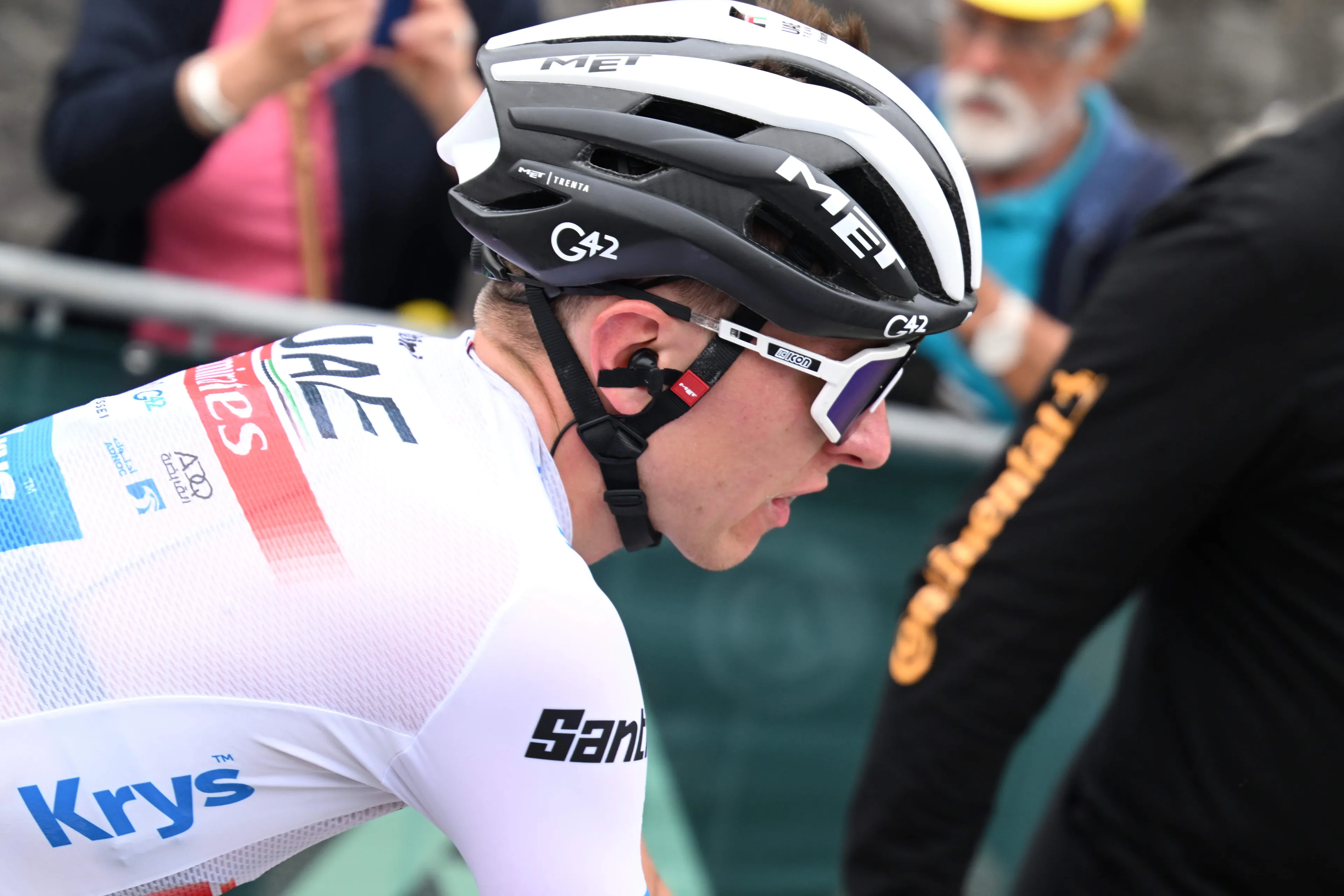 Pogacar ontkent mindere vorm en looft 'sterke aanval' Vingegaard: 'Zou me in laatste week beter moeten voelen'