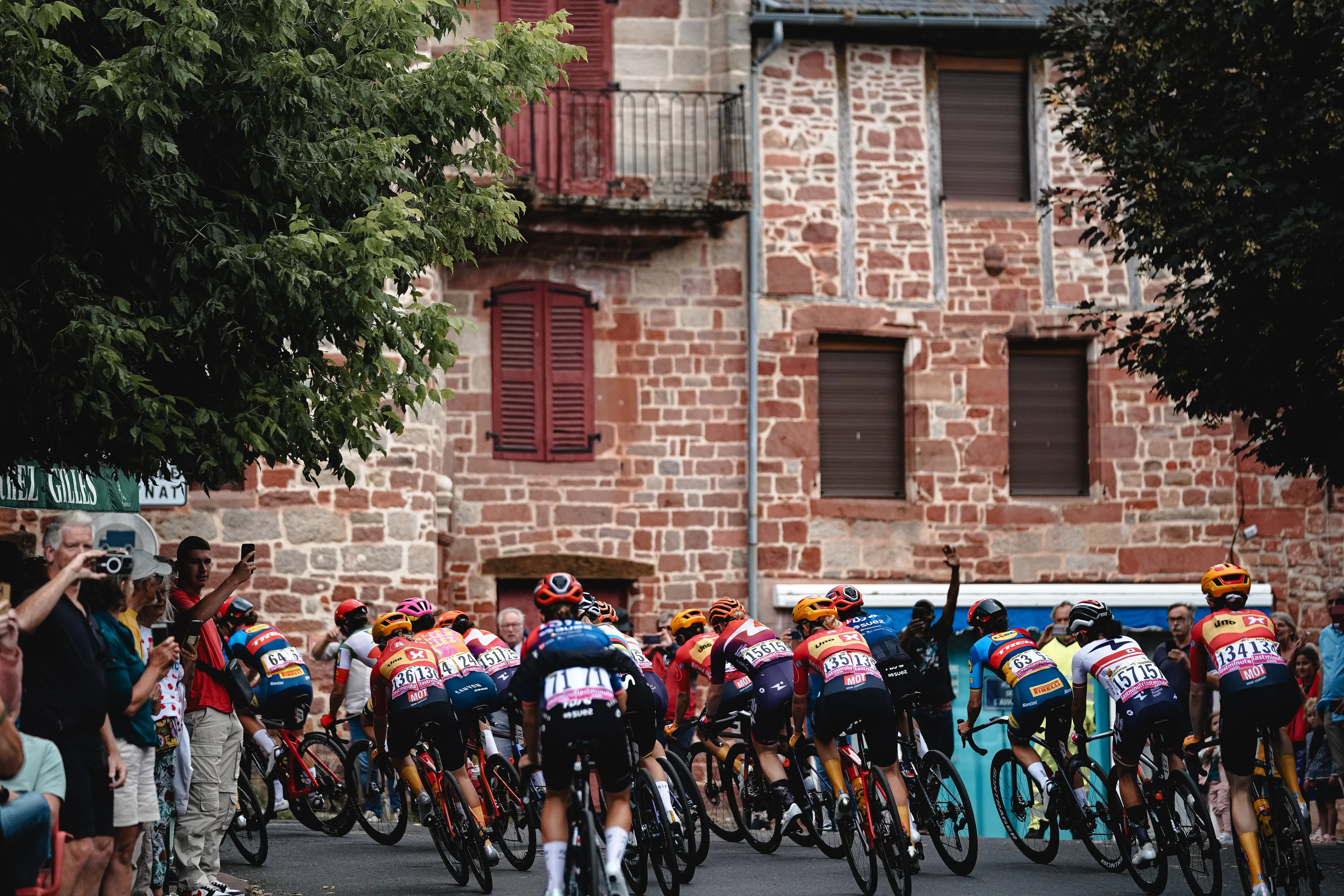 LIVE etappe 6 Tour de France Femmes 2023 | Norsgaard mee in vlucht van de dag, ploeg Kool controleert