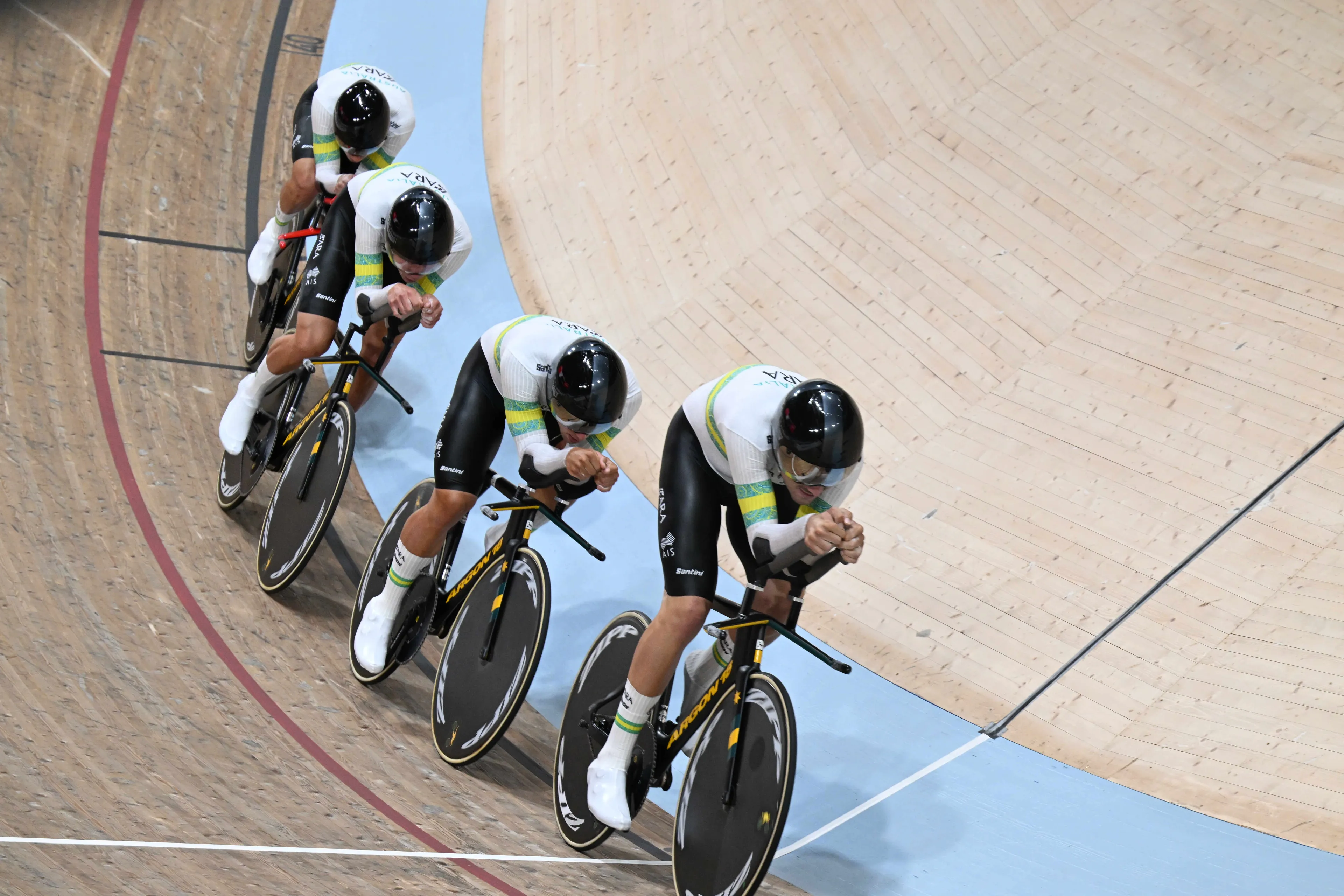 Wielrennen op TV 2023 | De wegritten voor de junioren en finales op de baan allemaal te volgen op de buis!