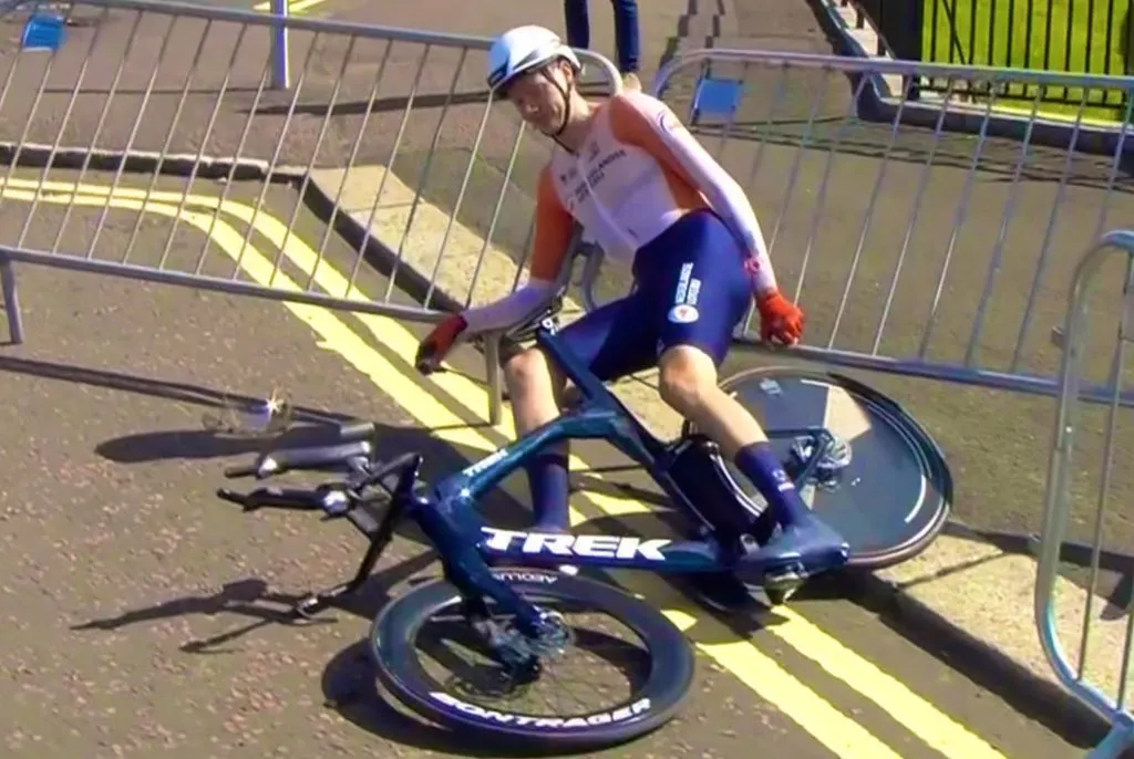 Daan Hoole met mondmasker in zijn neus de hekken in: 'Het was mijn eigen fout, klote'