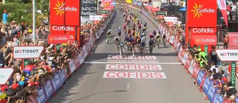 Ganna imponeert, maar Groves wint er weer één in La Vuelta; Evenepoel stunt met zes seconden