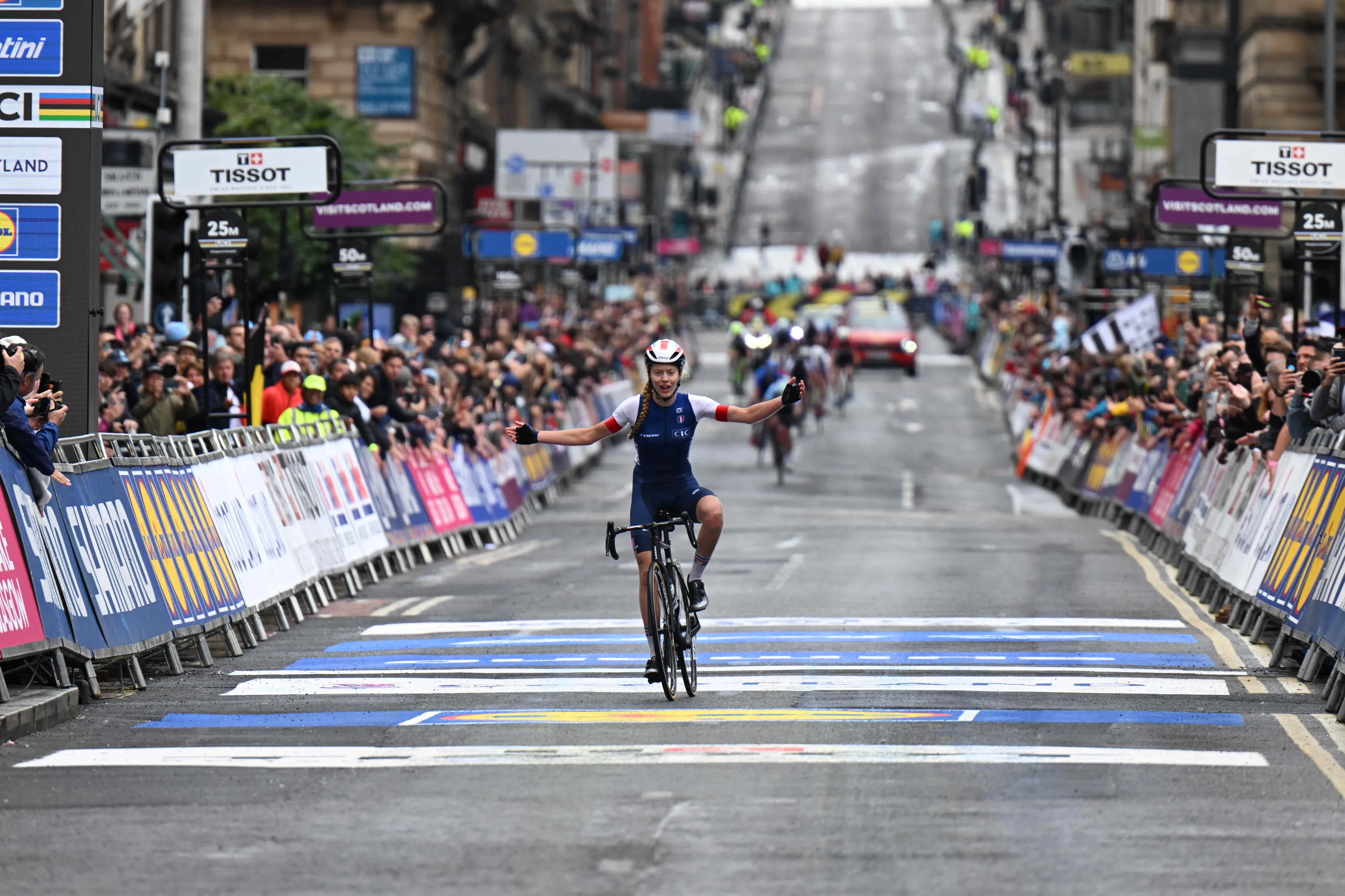Française Bego soleert naar wereldtitel bij junioren vrouwen, Belgische Moors troost zich met brons