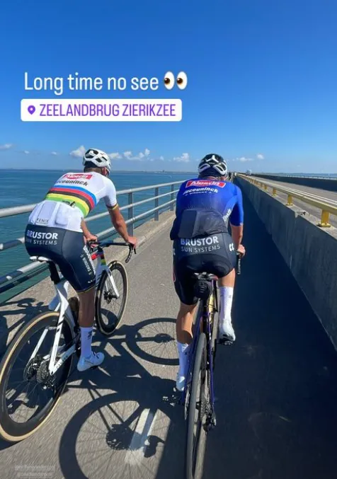 Ondertussen in het peloton | Van der Poel met broer David op pad, sportieve Van Aert aan het hardlopen