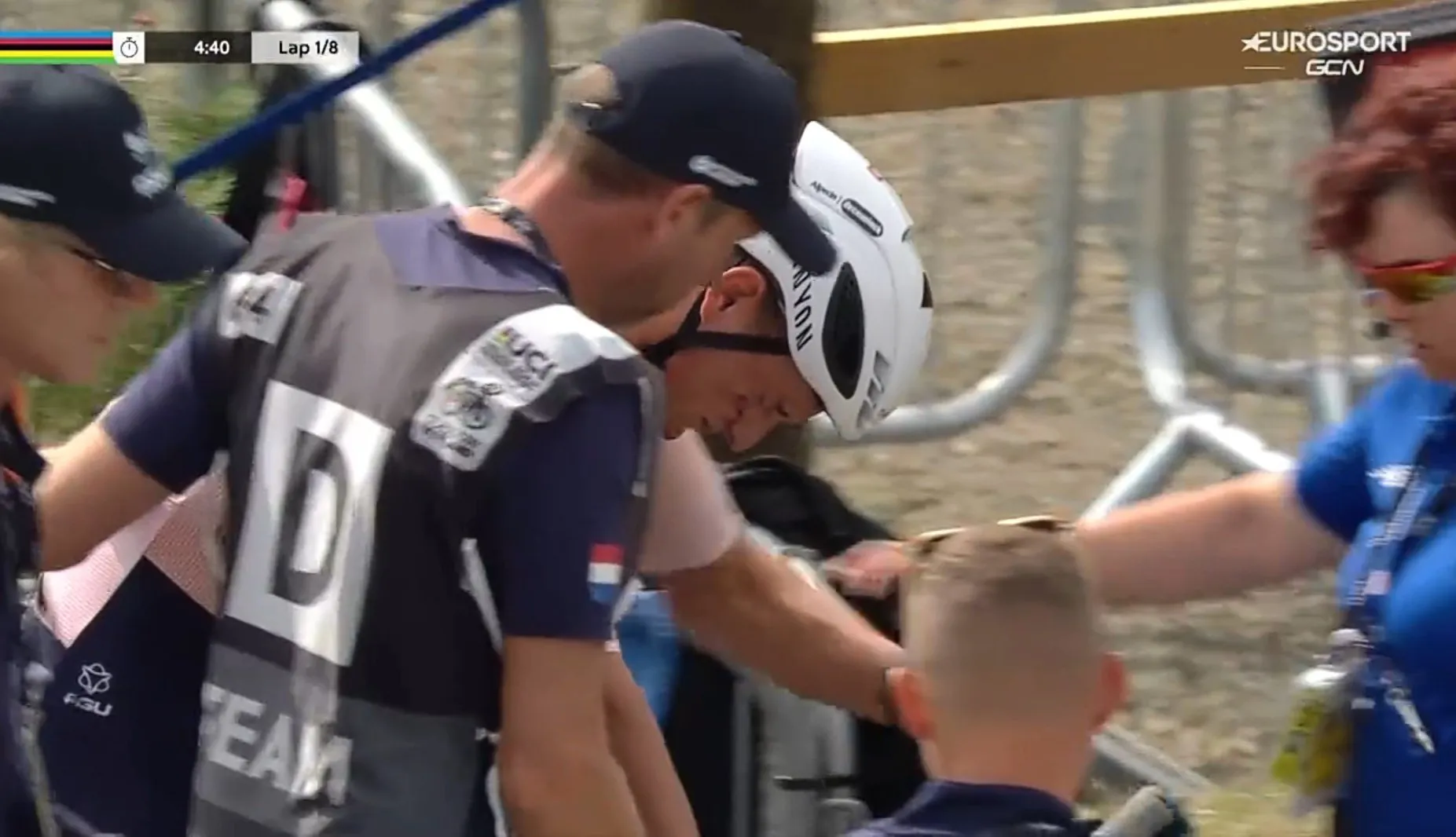 Eurosport-commentator: 'Hoop echt dat Van der Poel nog voor WK mountainbiken gaat en na week Tour afstapt'