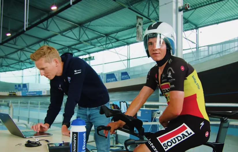 Evenepoel lanceert Youtube-kanaal (en laat meteen zien dat hij op WK tijdrijden met snelste materiaal rijdt)