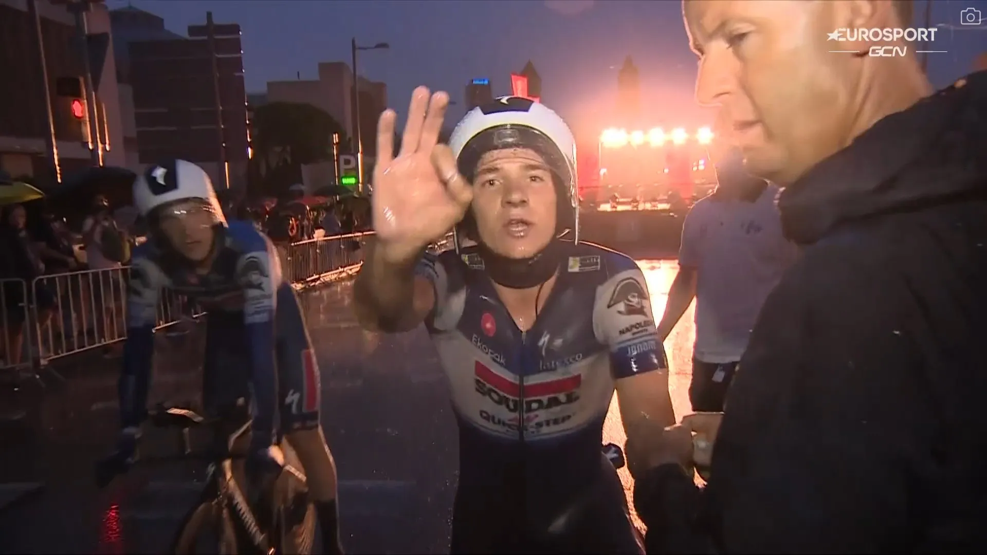 De ogen van Attila Valter en Remco Evenepoel stonden op standje 'doodsangst' meets 'what the fuck'