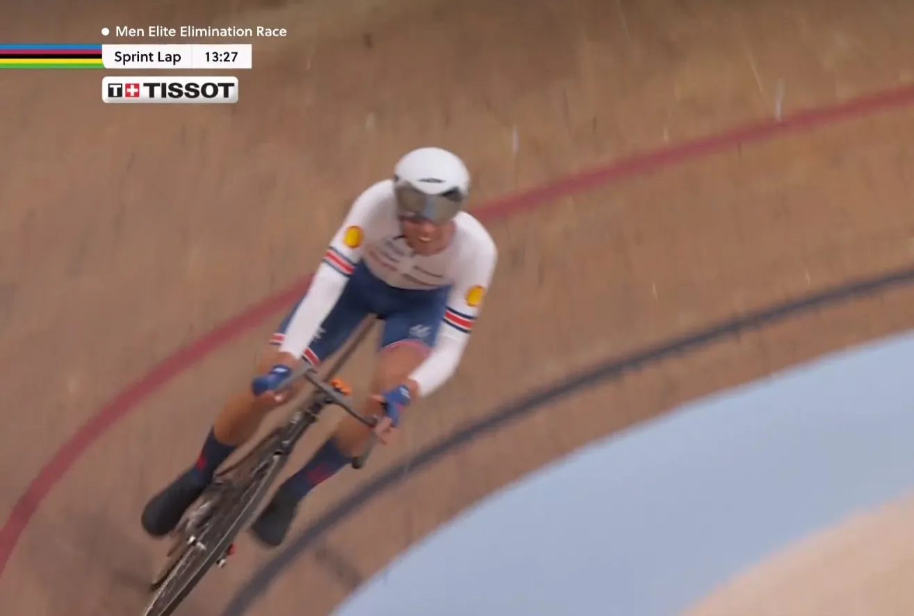 Ethan Vernon wint na crash zinderende Afvalkoers, Büchli vierde na twee valpartijen