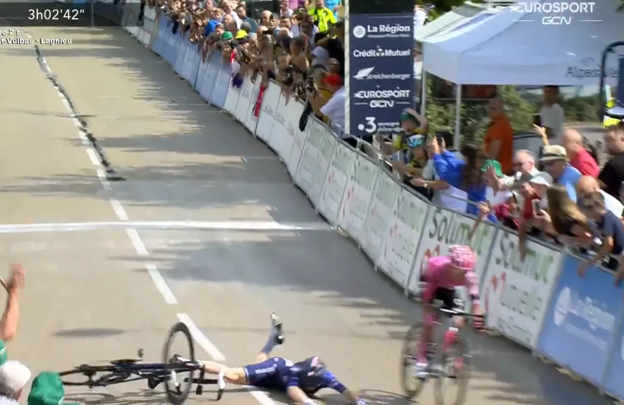 Cepeda klopt Storer in sprint-à-deux in tweede rit Tour de l'Ain, Australiër al vallend over de meet