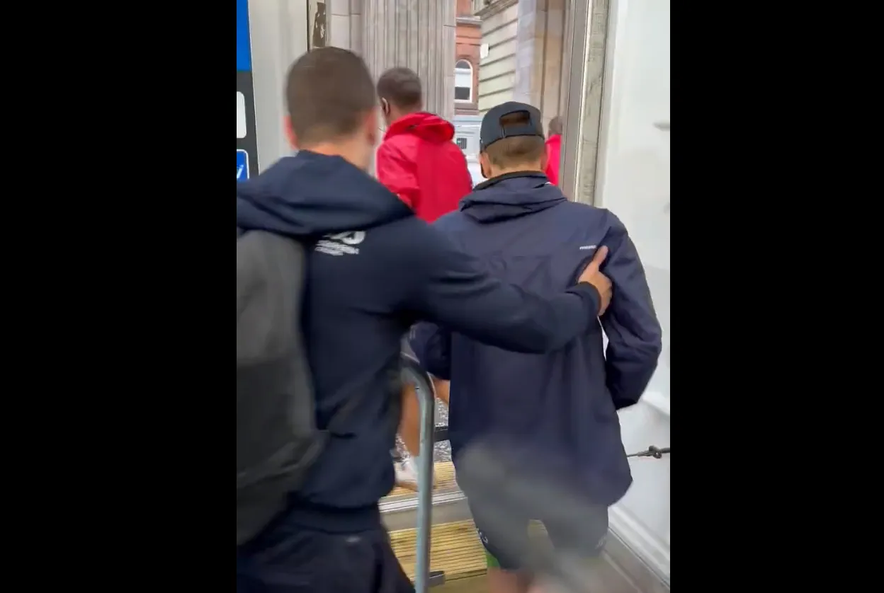 🎥 Tadej Pogacar voelde zich 'heel ziek' na het WK: 'Had totaal geen energie meer, was helemaal leeg'