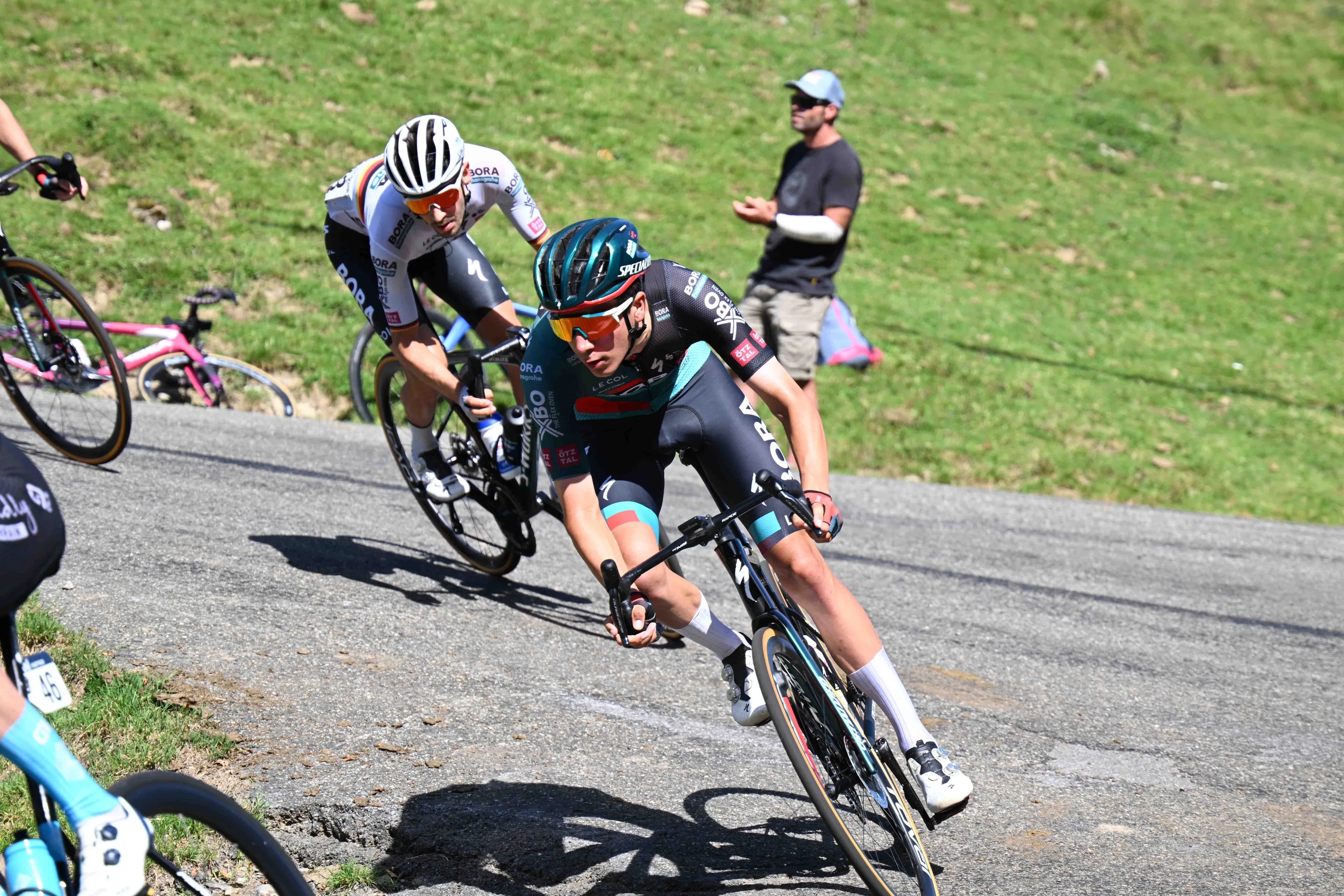 Zit Uijtdebroeks ondanks interesse Jumbo-Visma en INEOS gevangen bij BORA? 'Leidersrol in Giro of Vuelta'