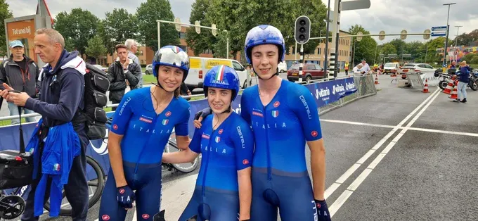 Programma en uitslagen EK wielrennen 2023 | Italië pakt Mixed Team Relay-titel bij de junioren, Nederland vierde
