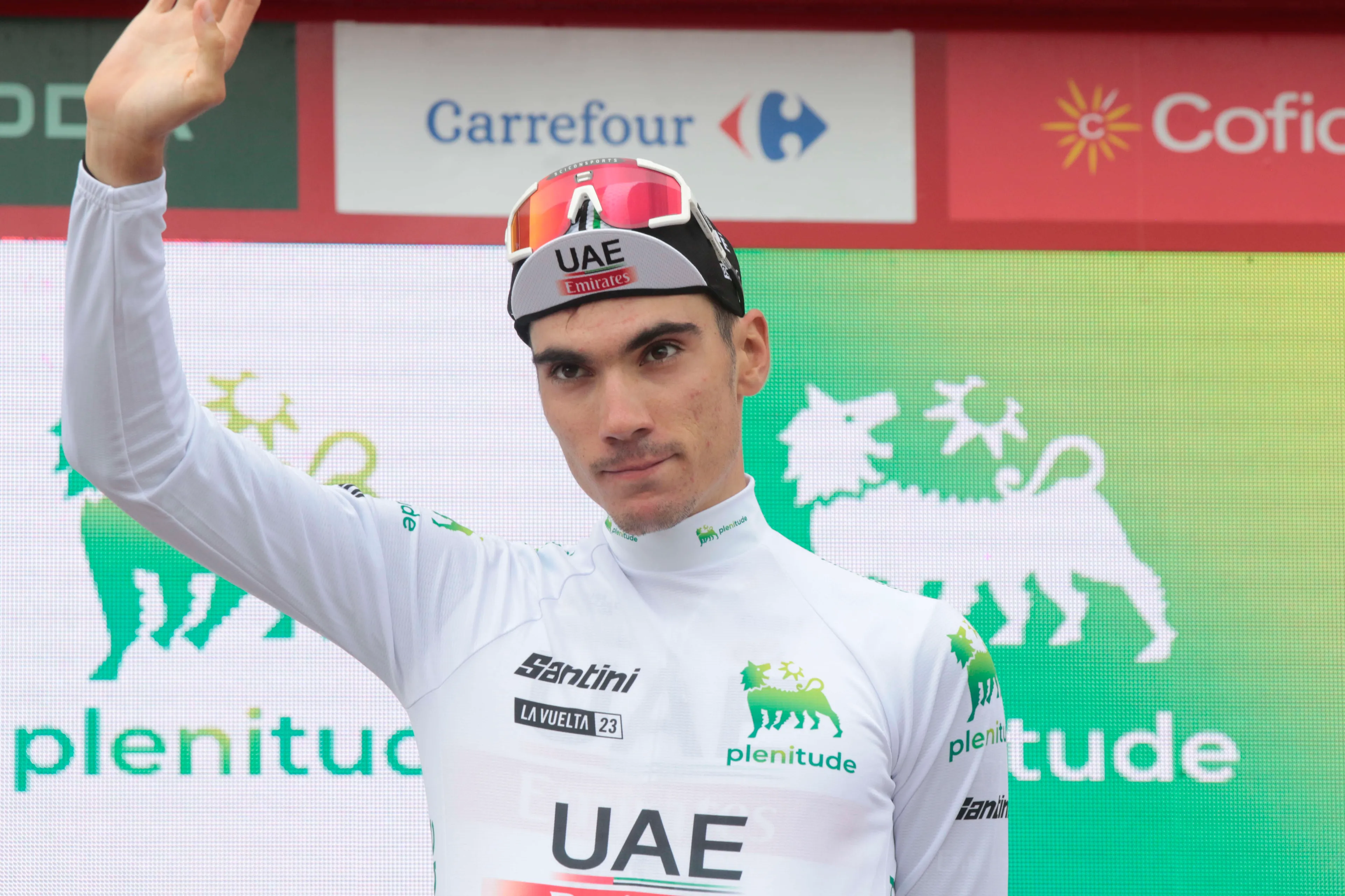 Ayuso baalt van tactische keuzes UAE Team Emirates: 'Dat moeten we zeker nog eens bespreken'