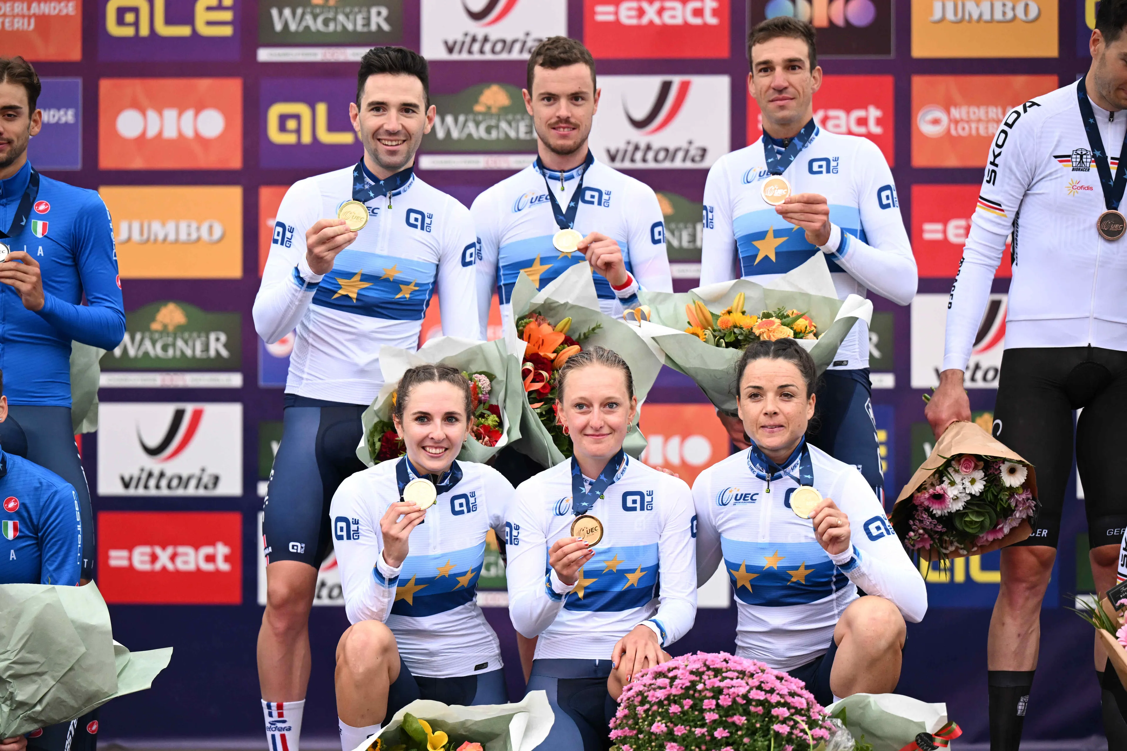 Nederland komt anderhalve seconde tekort voor medaille bij Mixed Team Relay, Frankrijk klopt Italië