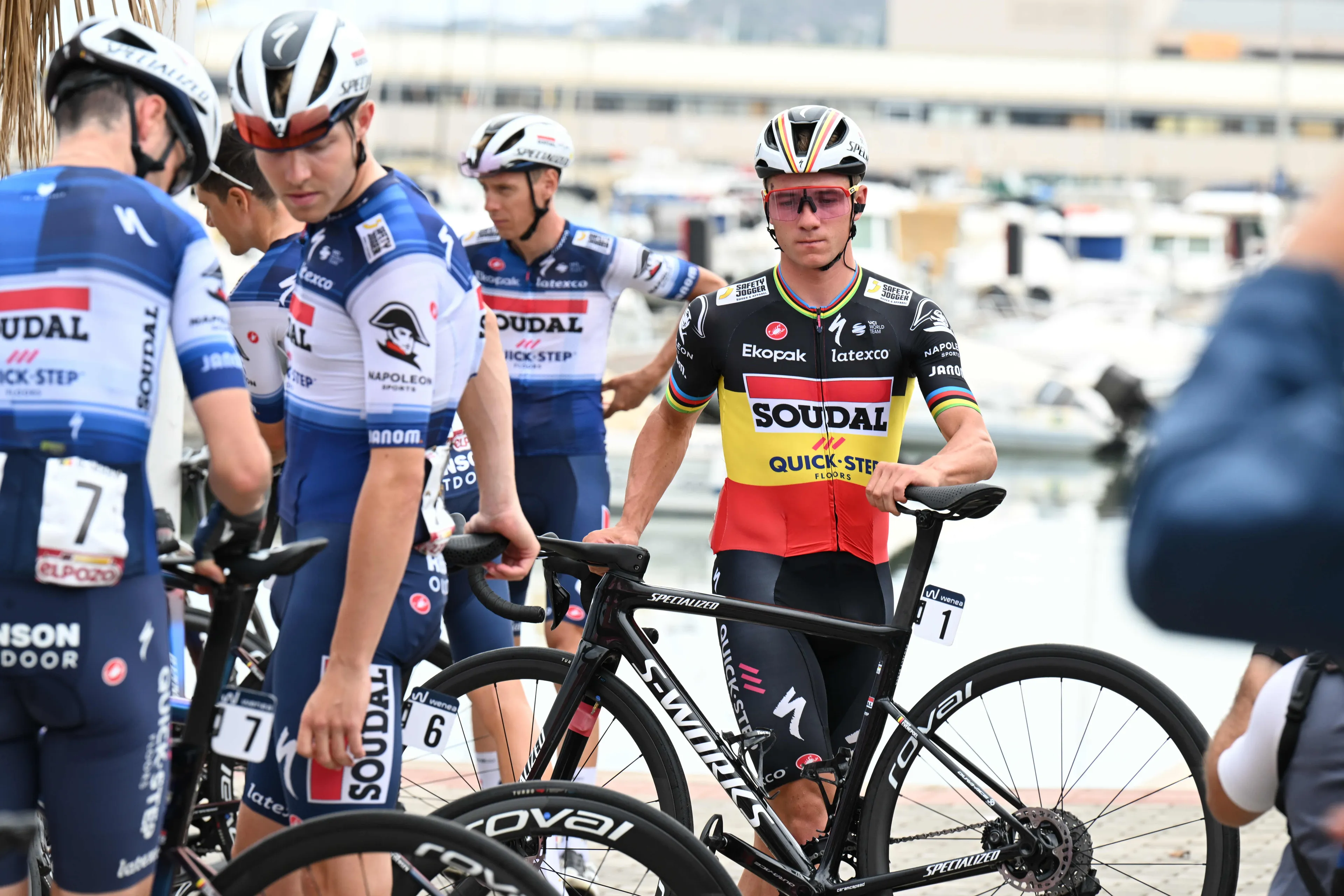 'Ze geven ook regen, dus het zal hectisch worden'; Evenepoel kijkt vooruit naar eerste test in Algarve