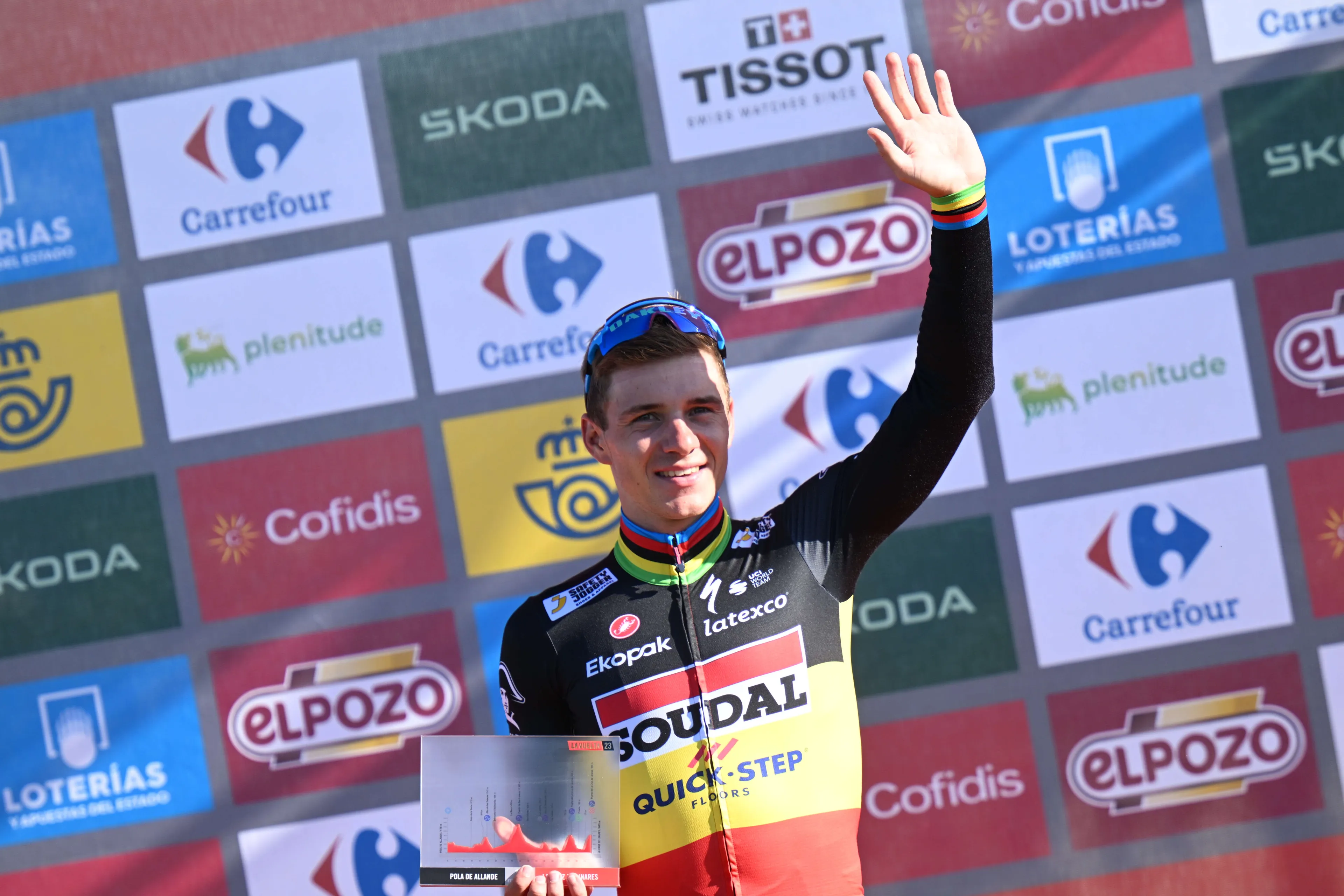 L'Équipe: 'Evenepoel zal nooit voor de ploeg van Plugge gaan rijden, er ligt een contract klaar bij INEOS'