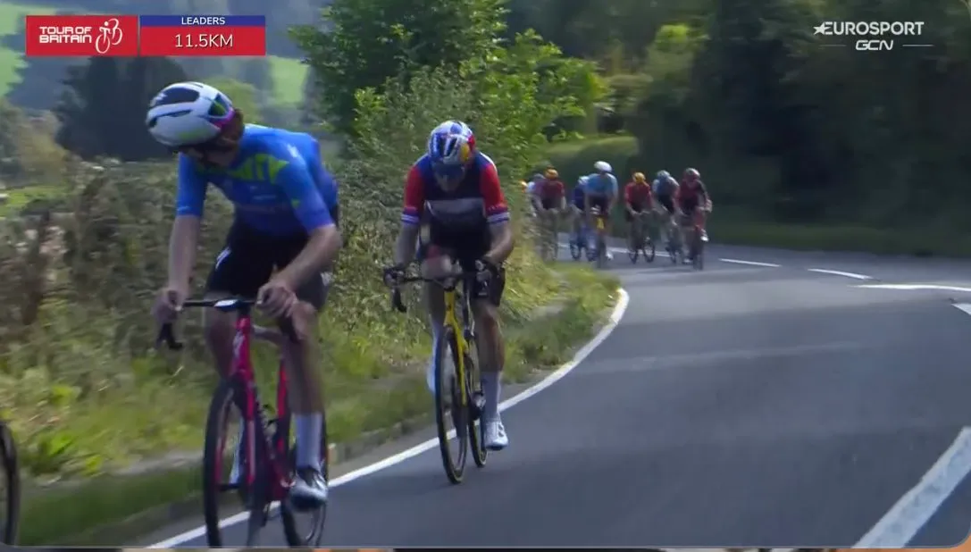Beresterke Van Aert misrekent zich in finale Tour of Britain en ziet Tiller er met de bloemen vandoor gaan