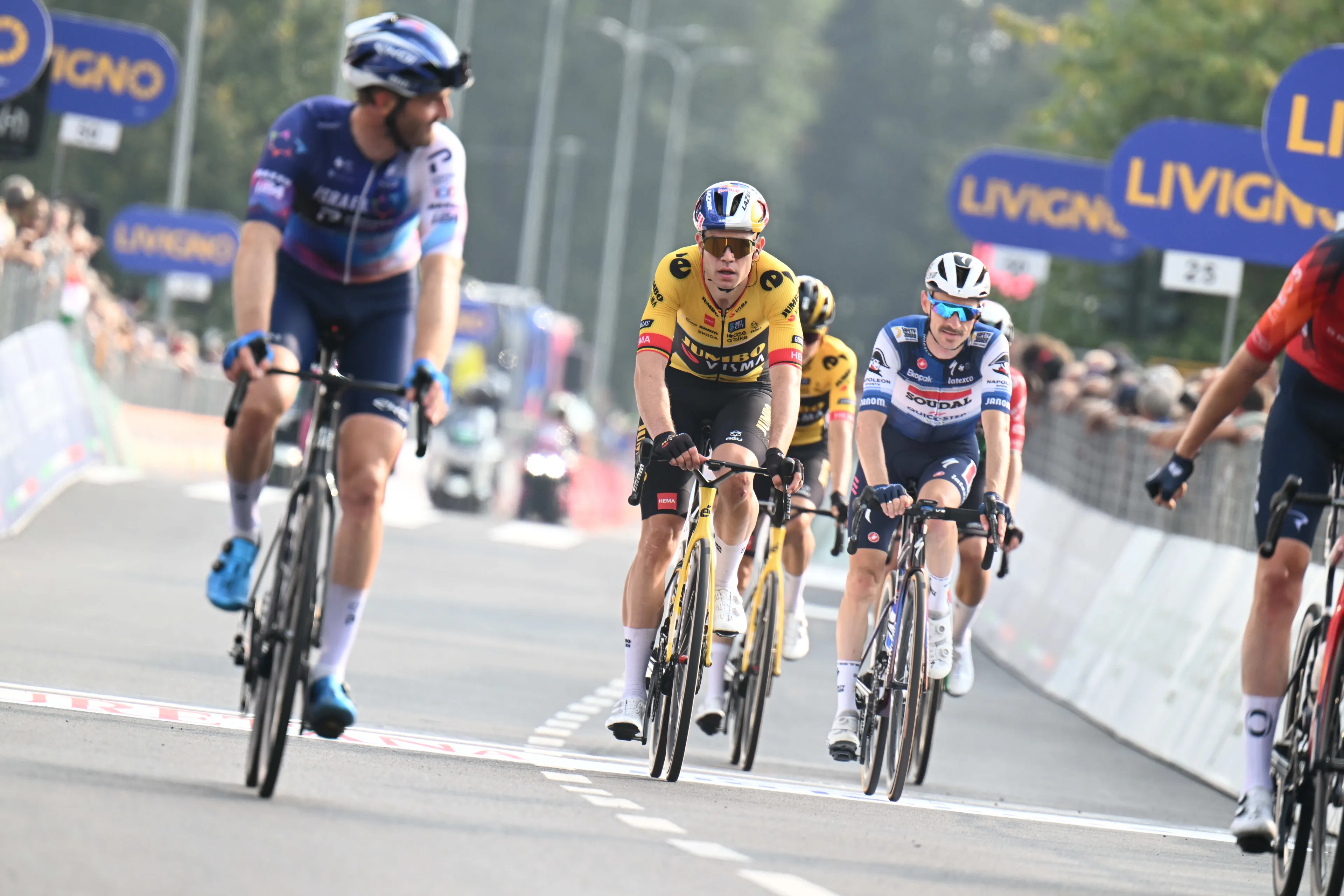 Jumbo-Visma en Van Aert hebben tóch een limiet: 'Er werd echt gekoerst om Wout pijn te doen'