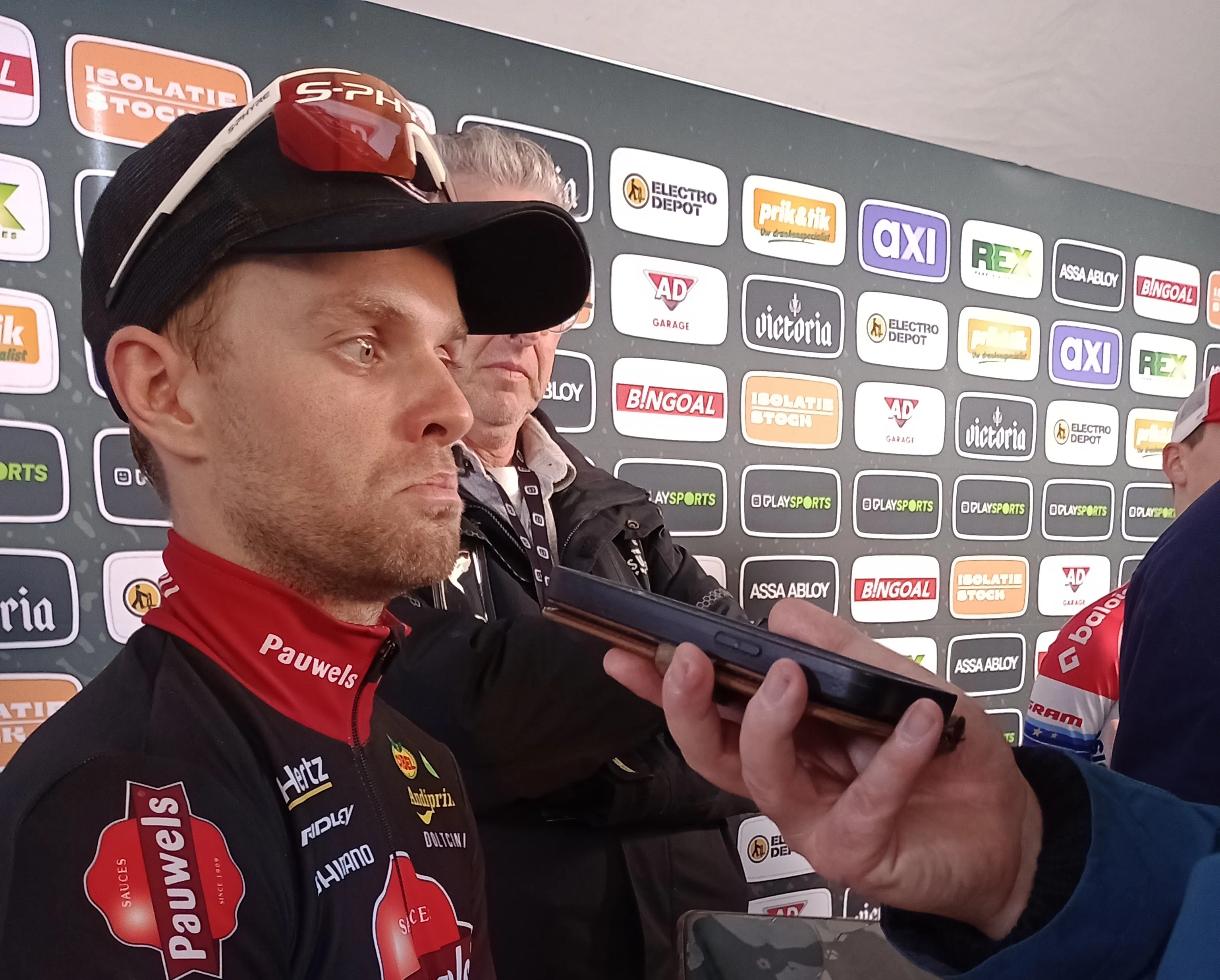 Iserbyt begreep inhaalmanoeuvre Nys niet: 'Met alle respect: negen van de tien keer valt hij met zo'n actie'