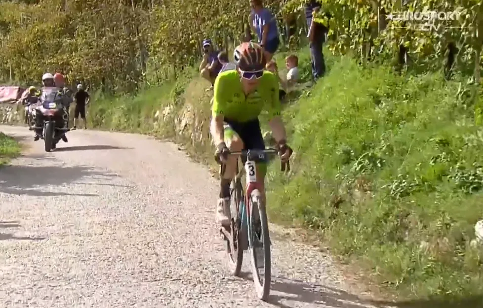 Vliegende Mohoric krijgt gehoopte Van Aert-scenario en blaast tegenstand vervolgens weg bij WK gravel