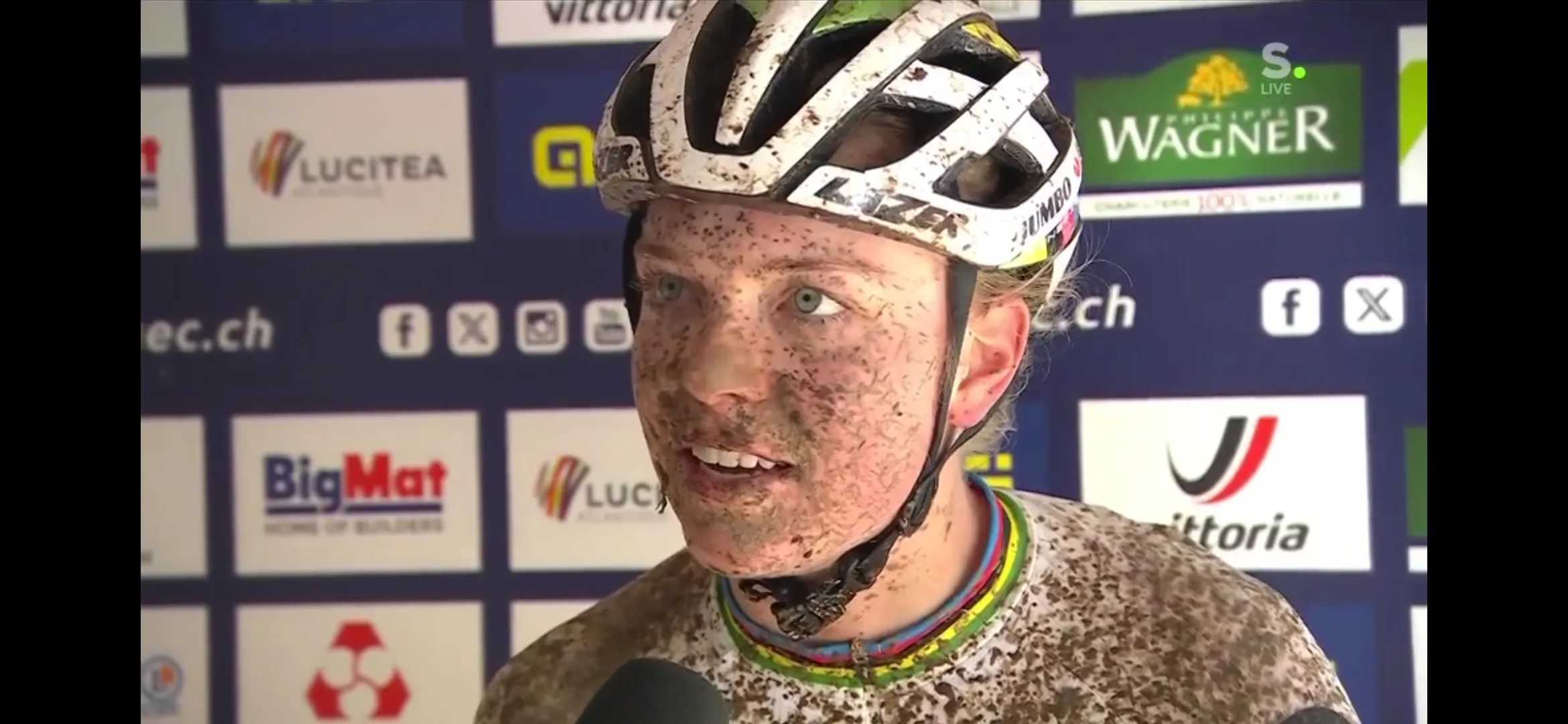 Van Empel geniet lang niet altijd van al die overwinningen: 'Starten als topfavoriete mentaal echt moeilijk'