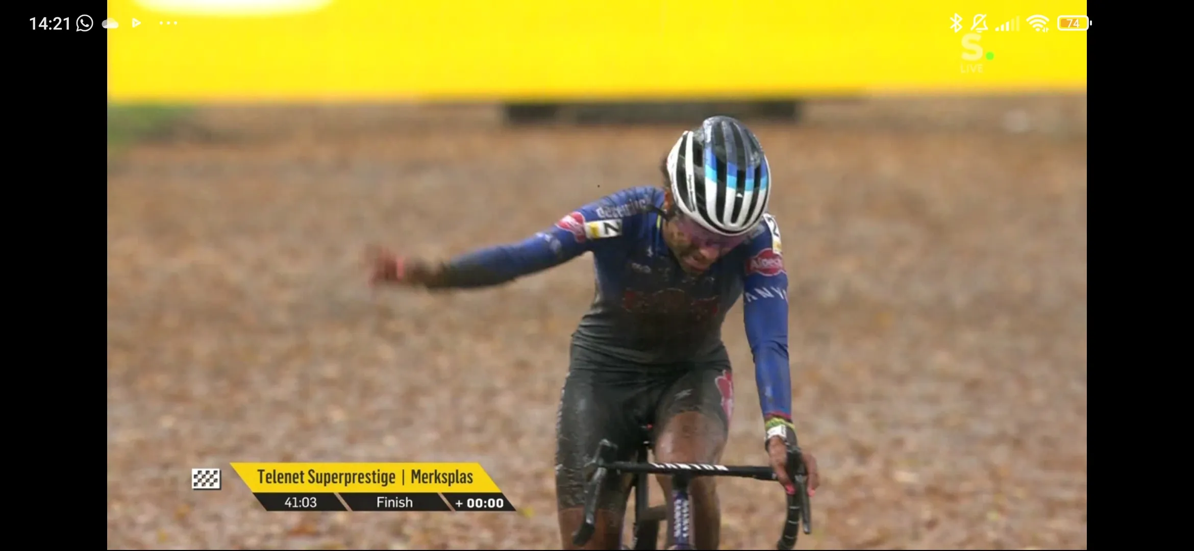 Lucinda Brand biedt aardig weerwerk in Superprestige Merksplas, maar Alvarado gaat toch met zege lopen