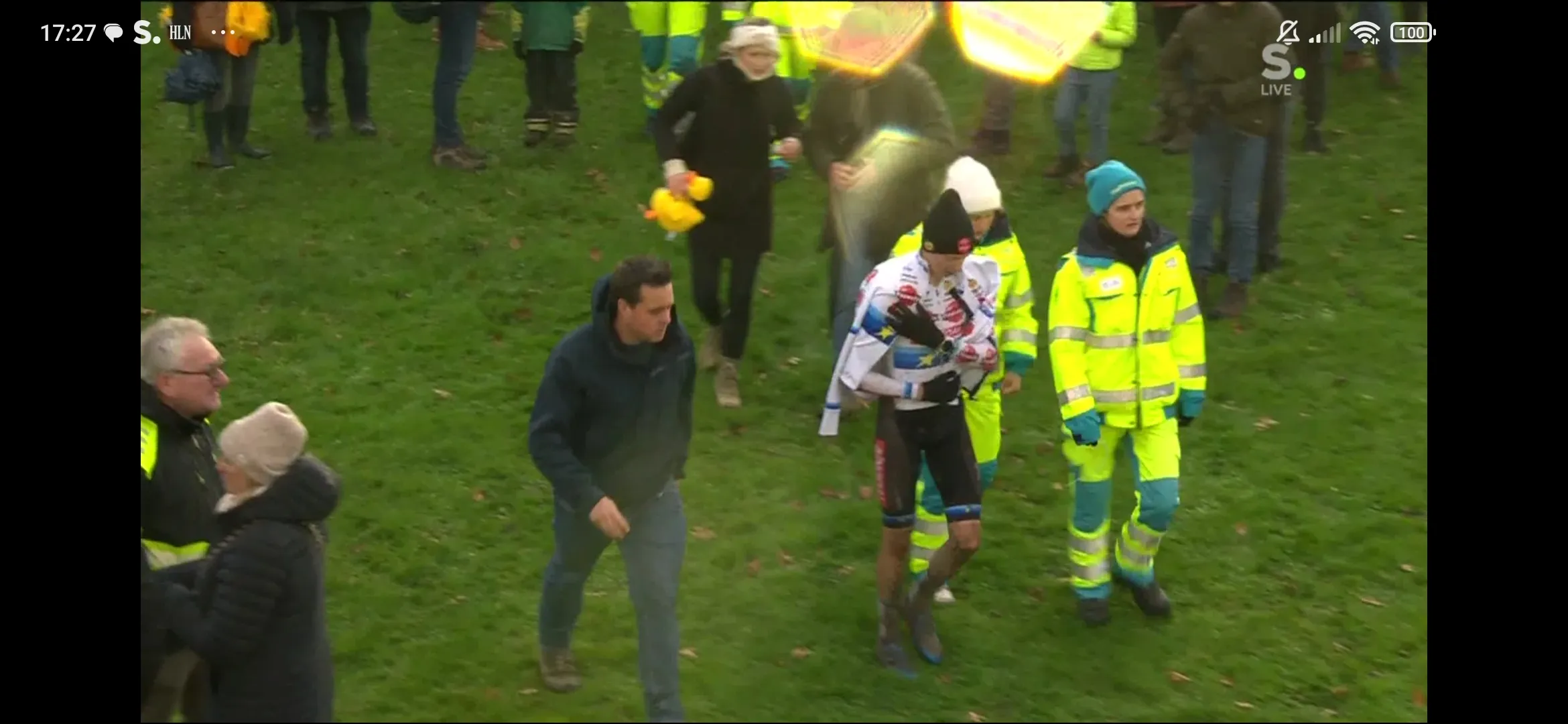 Na val in Kortrijk en ontwrichte schouder start Vanthourenhout toch in Dublin: 'Met de pijn gaat het niet zo goed'