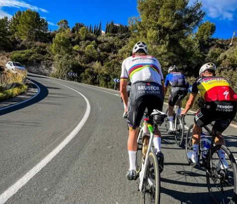 Van der Poel over media-aandacht en zijn band met Evenepoel: 'We maken veel plezier op de fiets'
