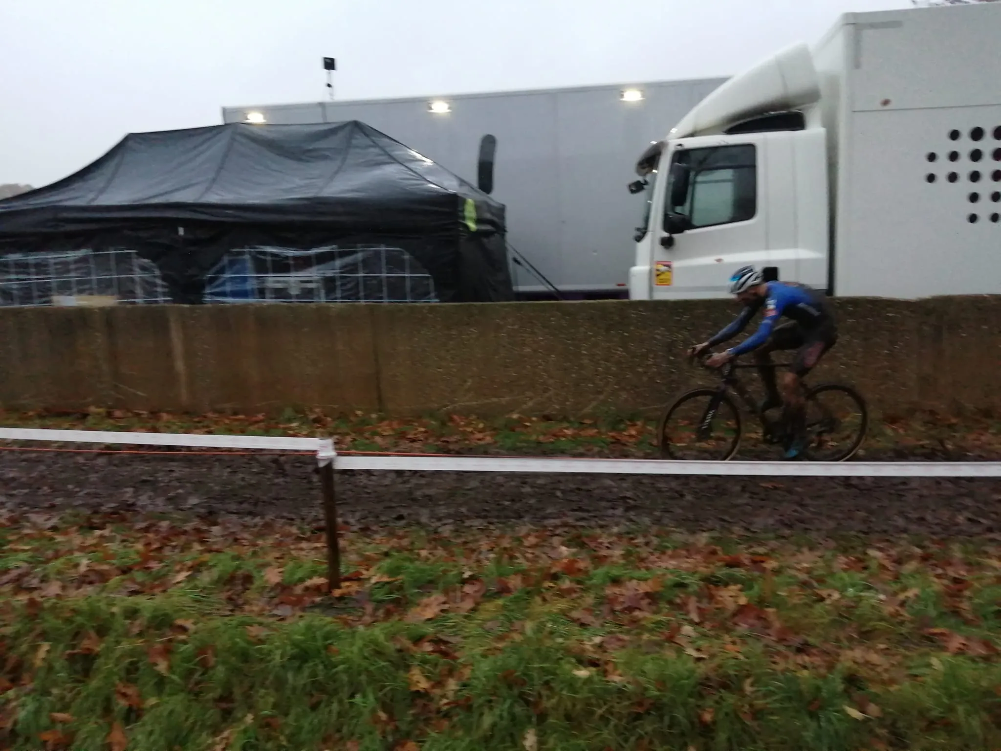 Niels Vandeputte verrast vriend en vijand in de modder van Merksplas: 'Voelde mijn voeten niet meer door de kou'