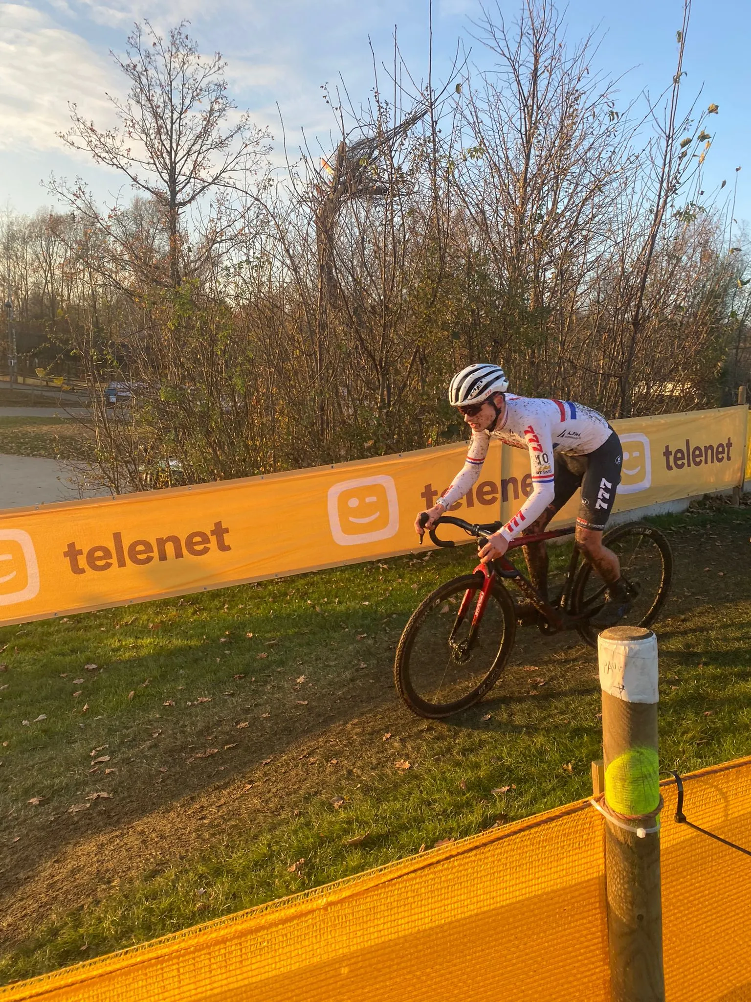 Cross-ontdekking Mason kwam lopend naar cross in Boom, maar kon Nieuwenhuis niet volgen: 'Meer een tijdrit'