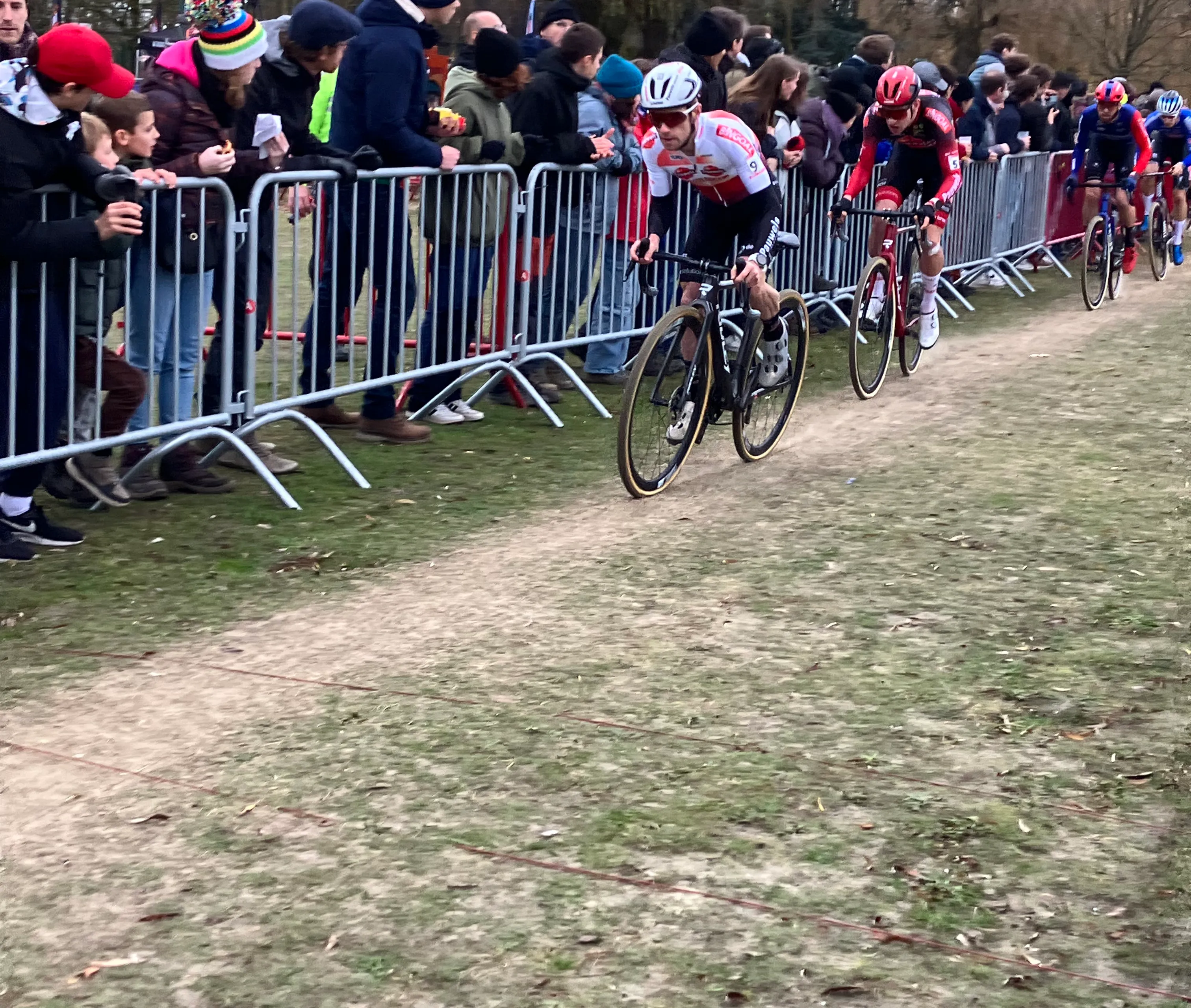 Klassementen veldrijden 2023/2024 | Iserbyt en Alvarado stevig aan de leiding in Wereldbeker