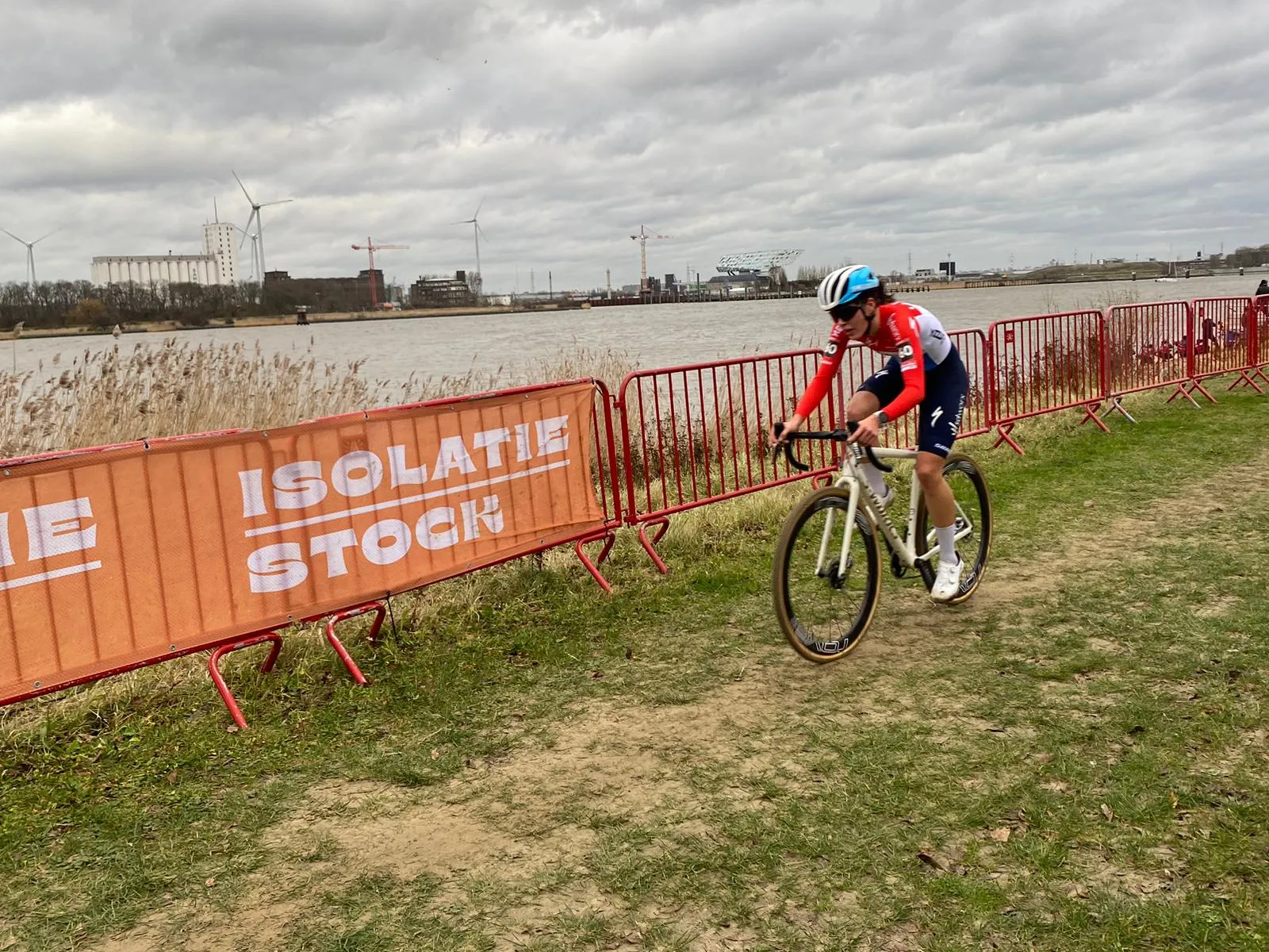 Dit is waarom Marie Schreiber meestal de kopstart heeft in de cross: 'Proberen het in ons voordeel te gebruiken'