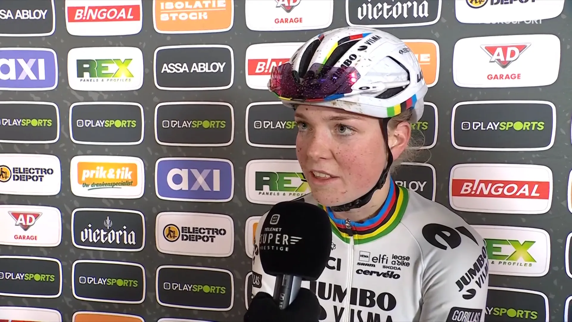 Zegevierende Van Empel dacht na val in het zand héél even: 'Shit, toch niet weer die knie'