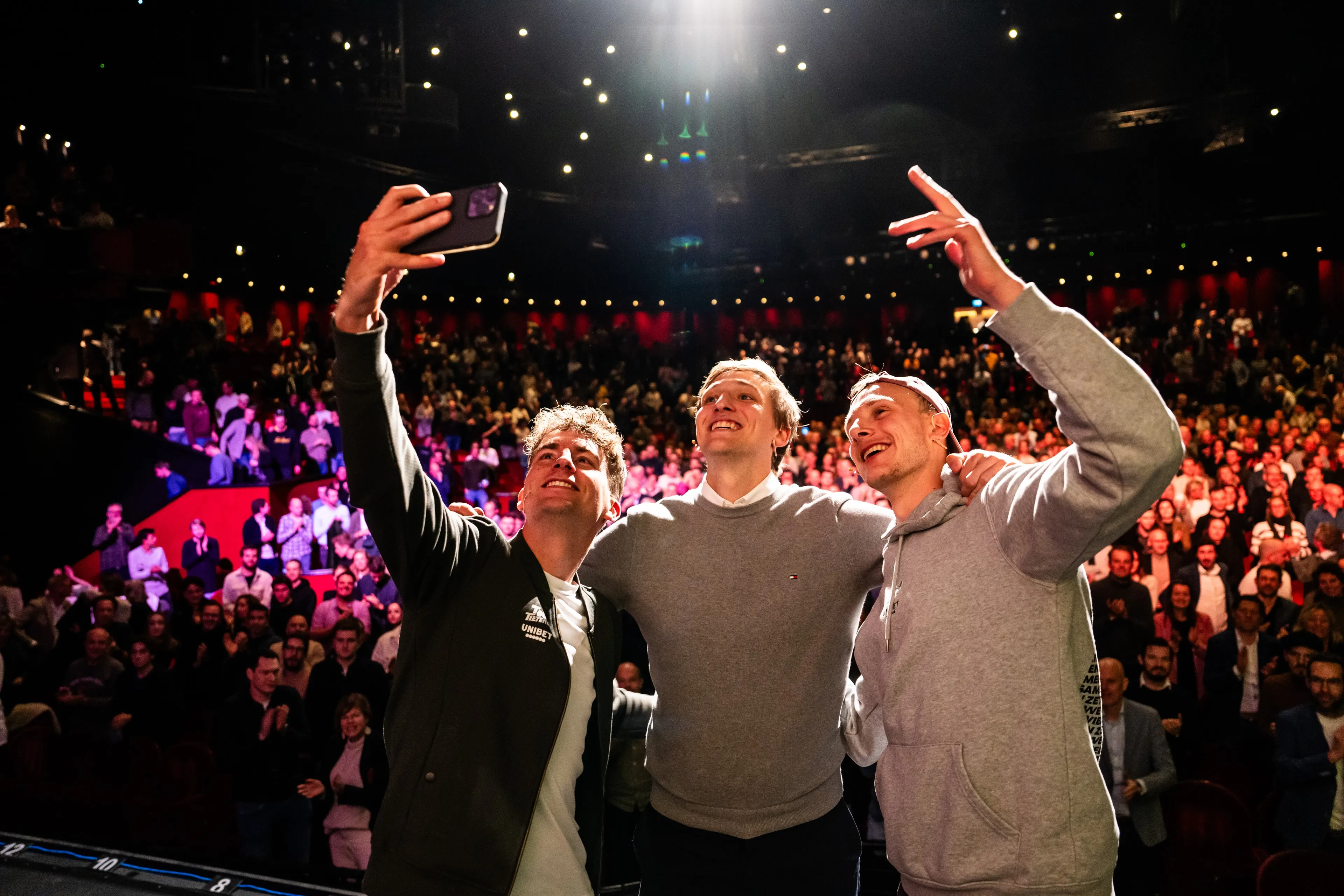 Tietema trekt volle zaal met Tour de France-droom: 'Kunnen profiteren van een hiaat in de wielerwereld'