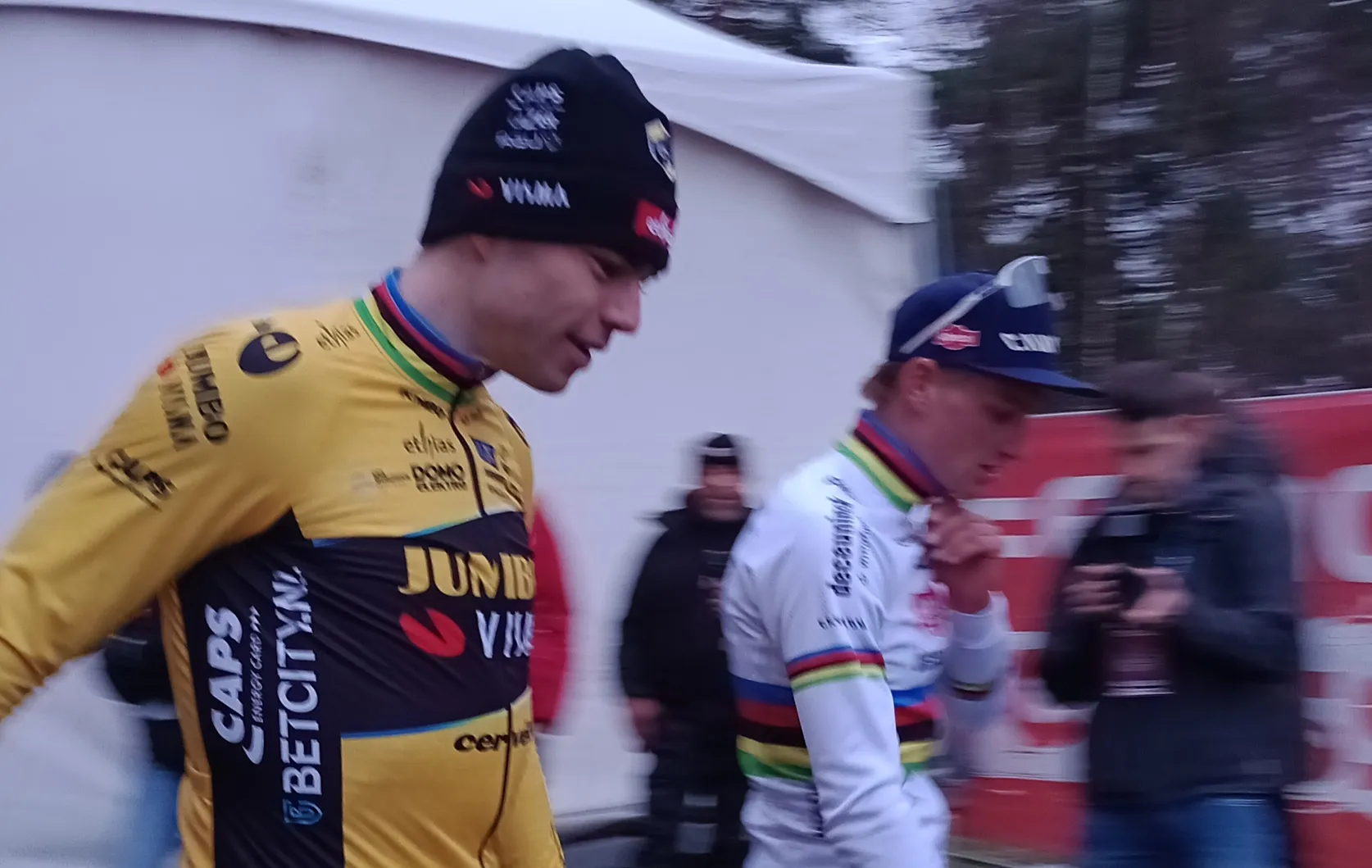 Van der Poel rijdt 51 (!) renners buiten tijd, slechts tien halen de meet: 'Het is zeker niet zo dat Wout slecht is'
