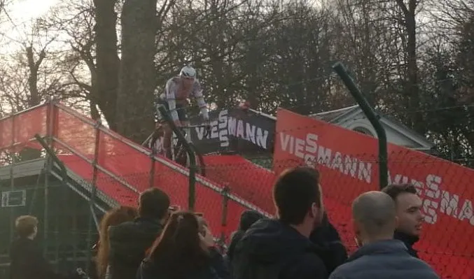 Van der Poel geeft met nieuw machtsvertoon signaal af aan Van Aert en Pidcock: 'Weet dat ik nog beter kan'