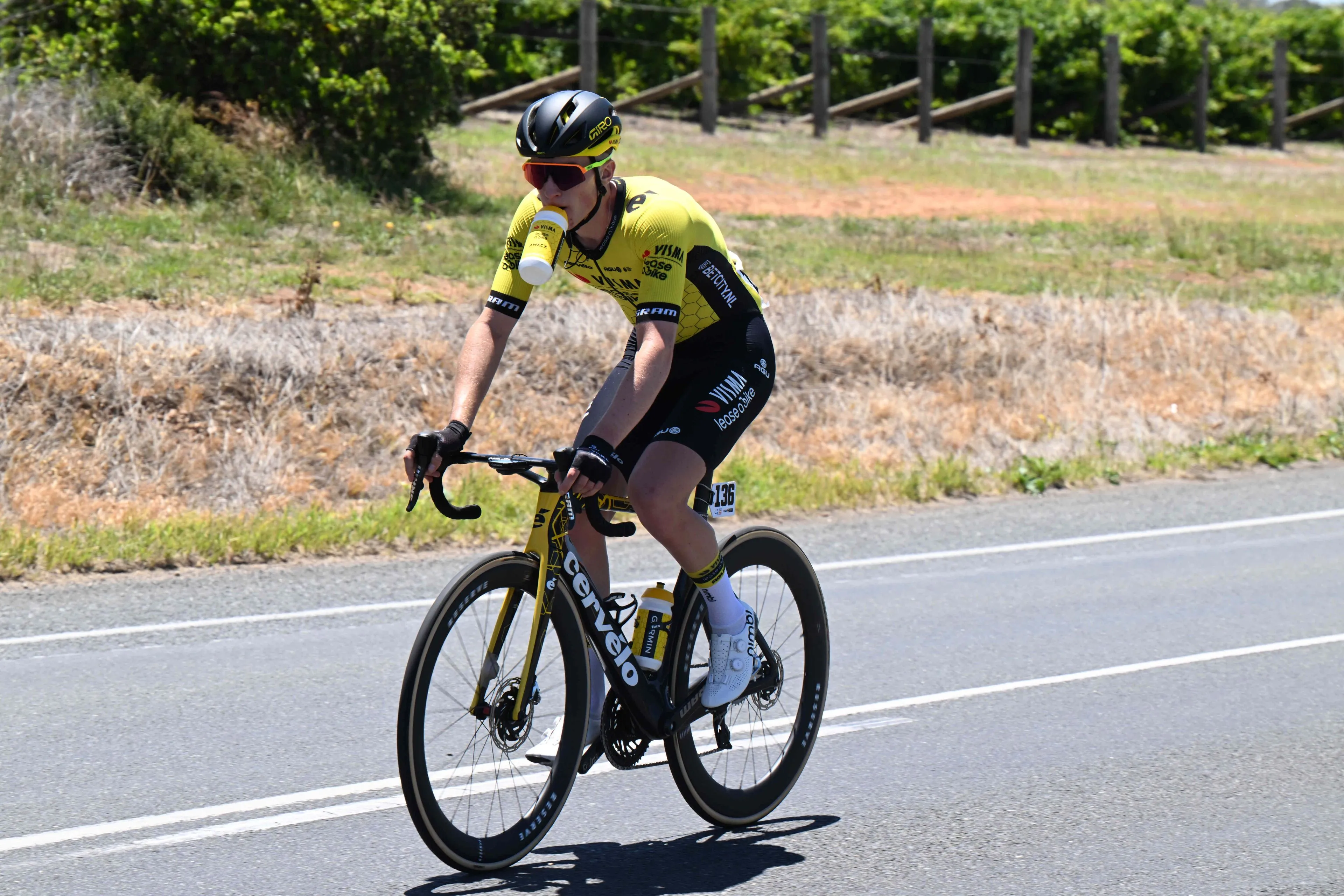 Arnaud De Lie (nog) iets te sterk, maar Visma | Lease a Bike-talenten tonen zich nadrukkelijk: 'Gedurfd gekoerst'