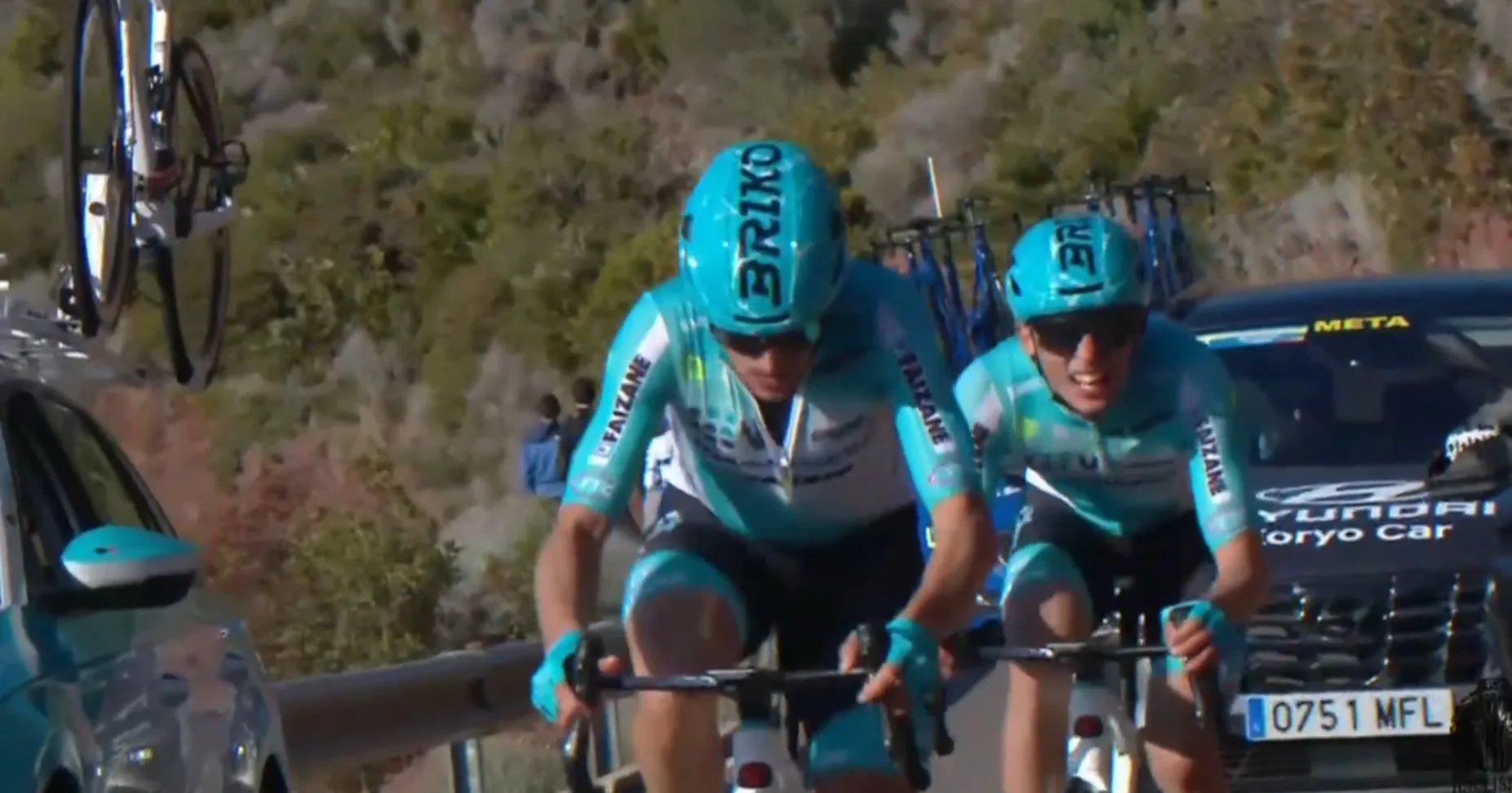 Bardiani-duo laat Nederlandse medevluchters en vooral peloton een poepie ruiken in openingsrit Valencia