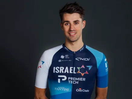 Ethan Vernon toont voorjaarsvorm met overmacht in openingsrit Tour des Alpes Maritimes