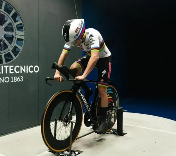 Evenepoel duikt Castelli-windtunnel in op zoek naar marginal gains: 'Fijne marges kunnen groot verschil maken'