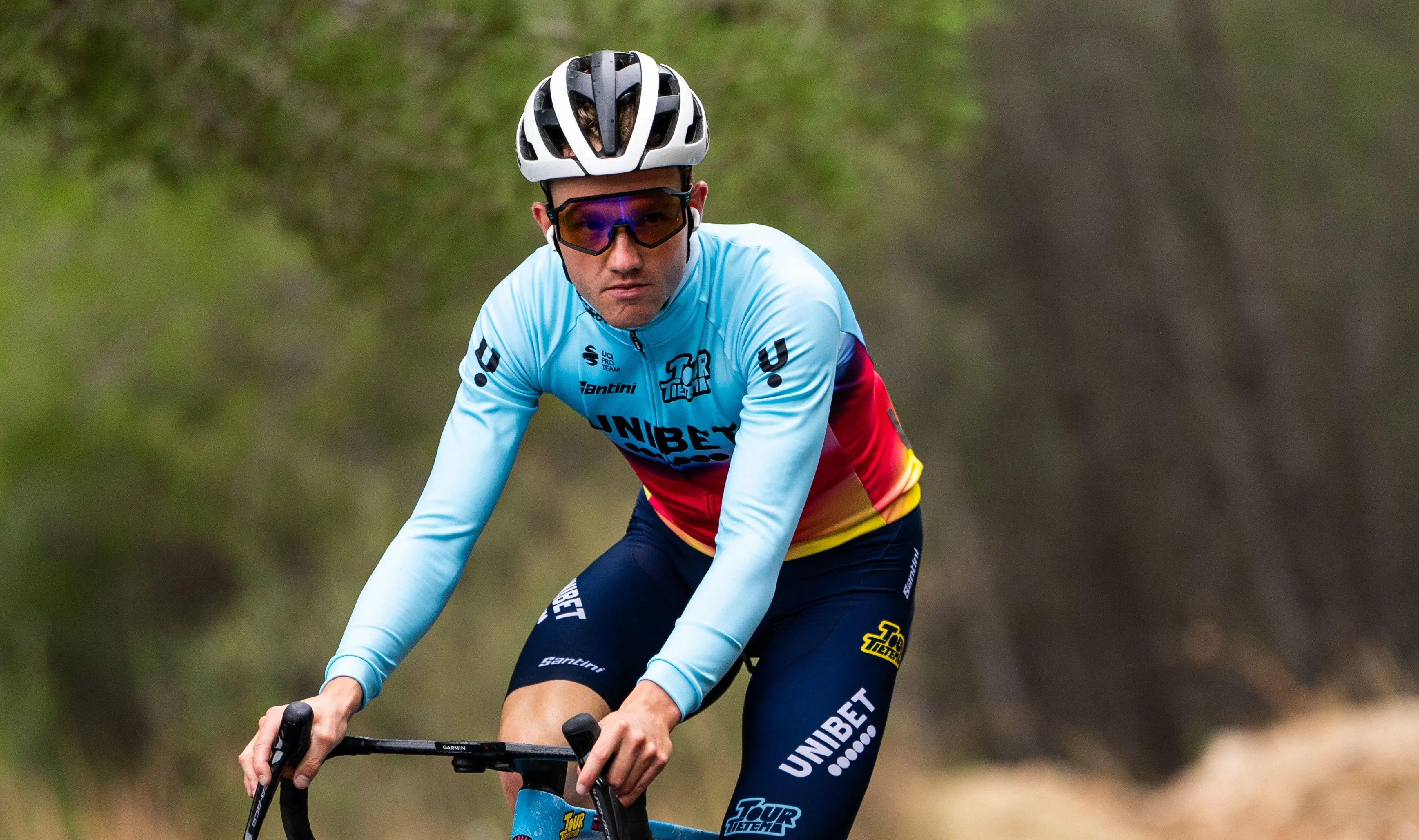 LIVE Amstel Gold Race 2025 | Na prachtige zege Bredewold nu de beurt aan mannen, met acht koplopers