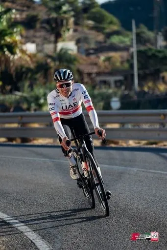 UAE-Team Emirates domineert Faun Drome Classic met lekker één-tweetje van Hirschi en Ayuso