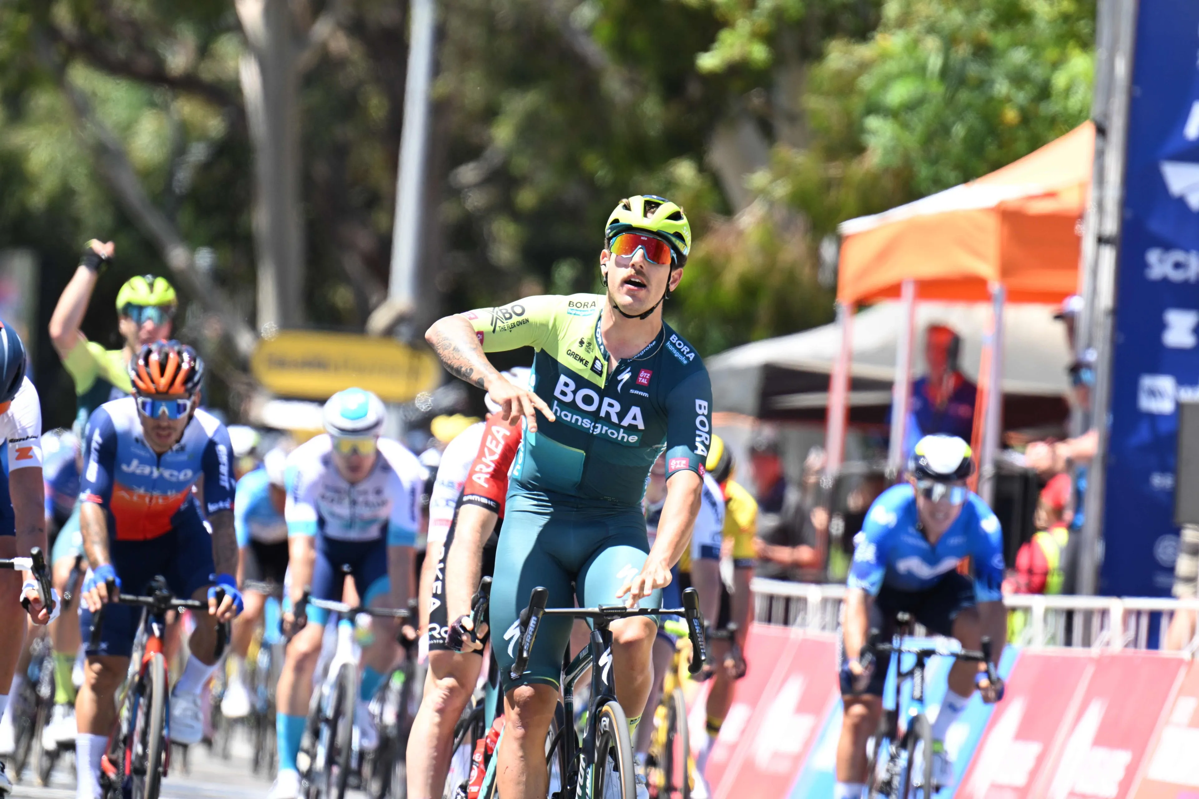 Sam Welsford kopt ook derde voorzet Danny van Poppel binnen en maakt hattrick compleet, Lars Boven derde