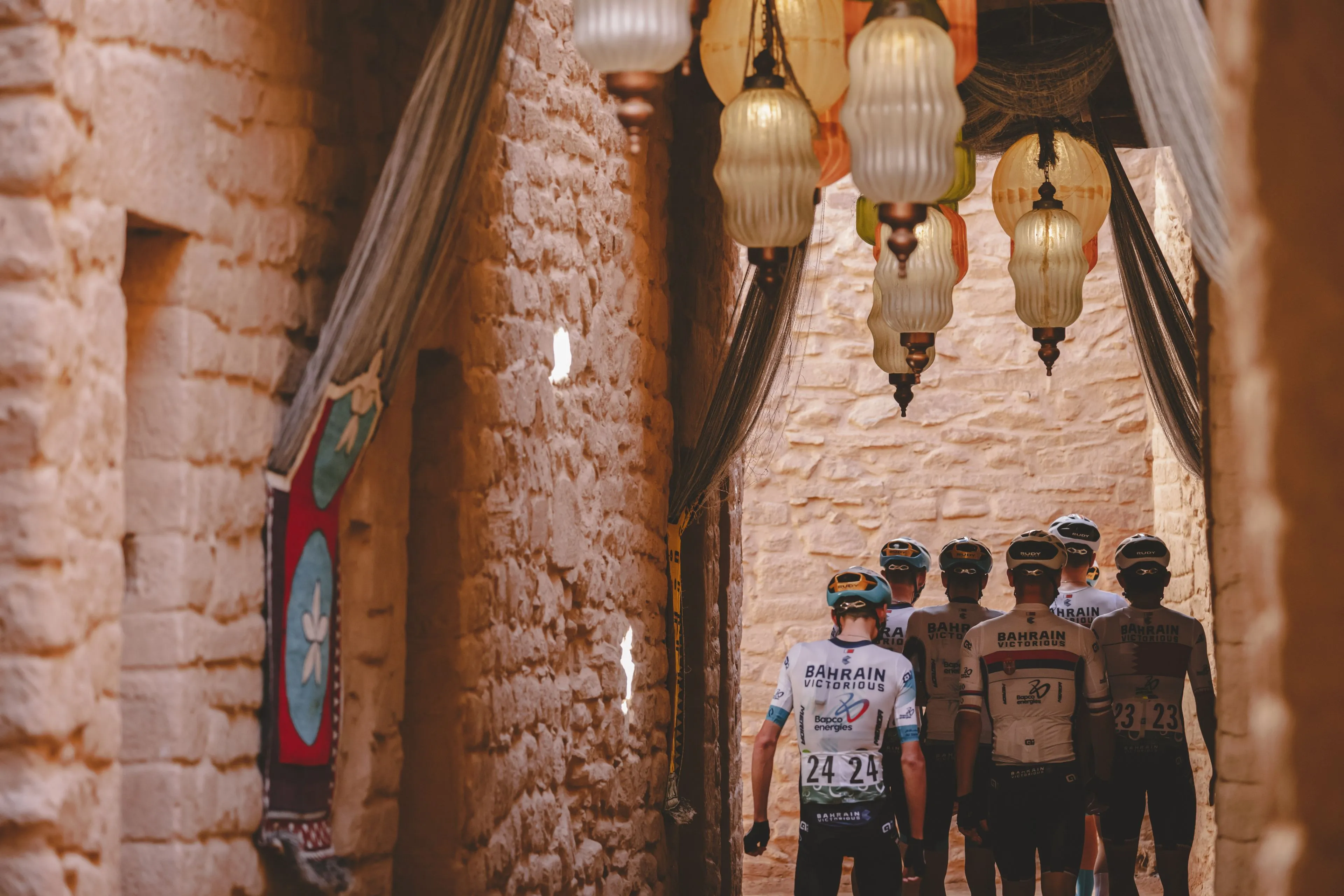 Parcours en uitslagen AlUla Tour 2025 | Merlier en Pidcock pakken er allebei twee, wind op de slotdag?