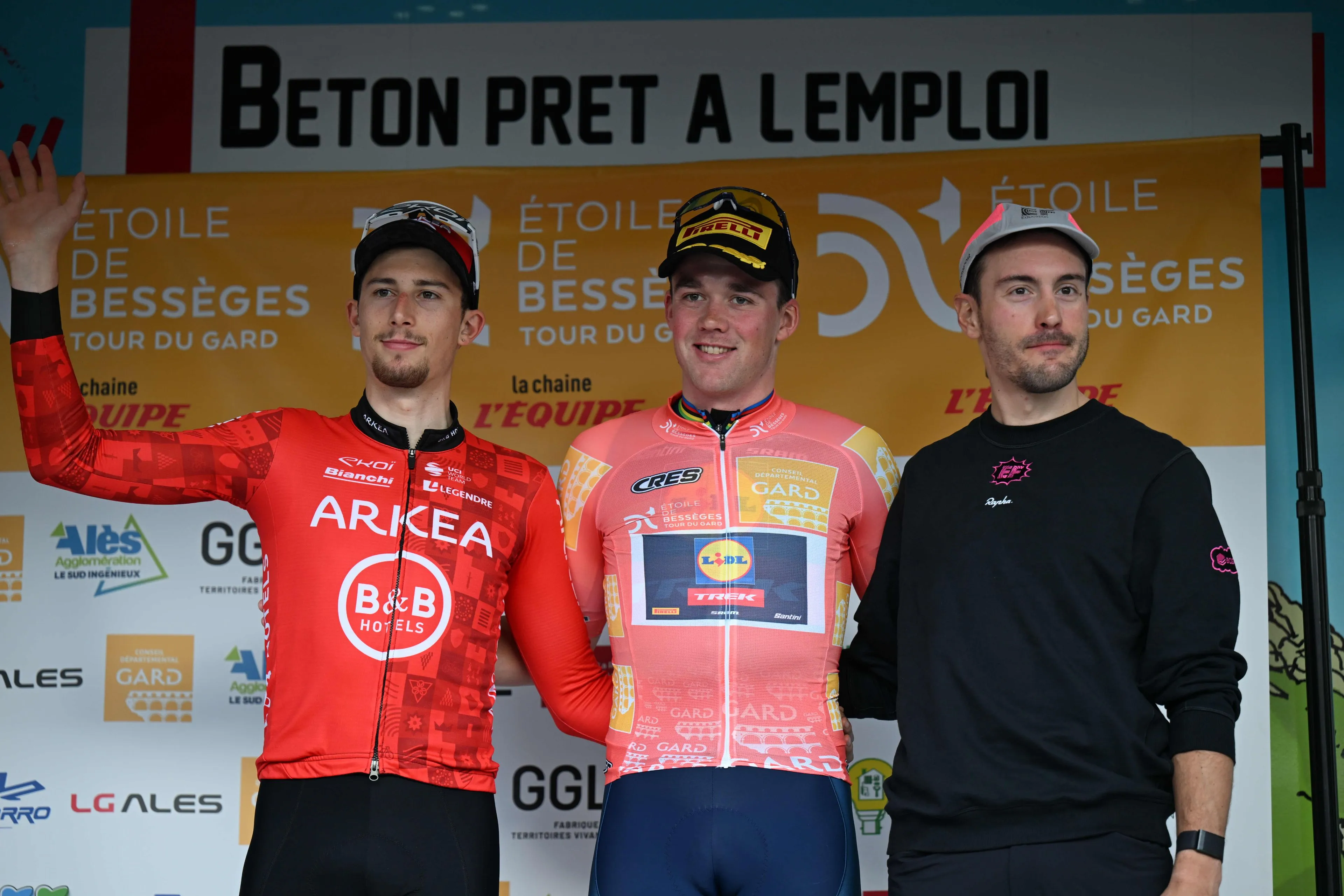 Amerikanen Barta en McNulty jubelen in Valencia, Vauquelin accepteert plek twee: 'Hebben het over Pedersen'