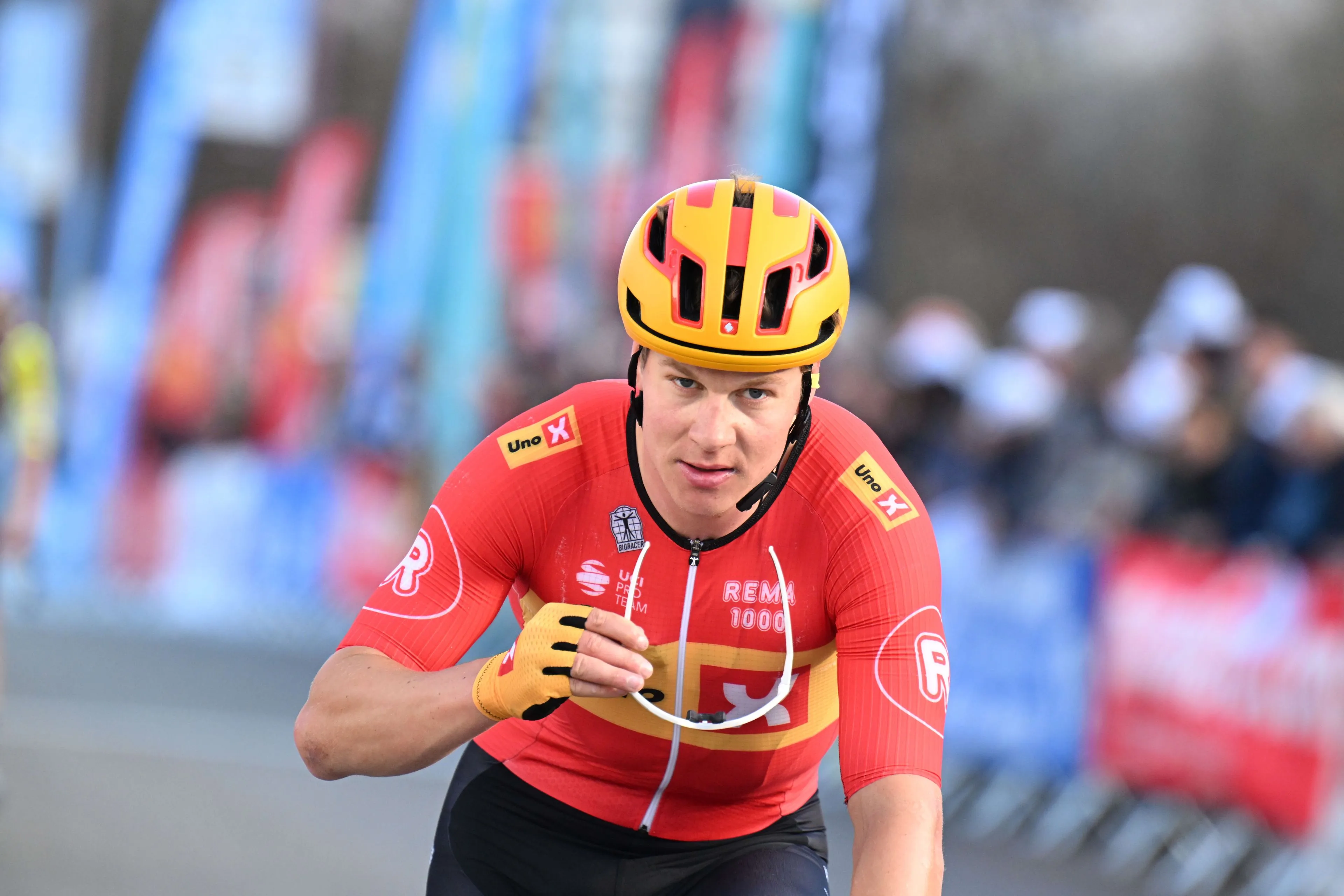 Uno-X blijft maar winnen: blok beton Abrahamsen houdt Girmay en Groves af in Brussels Cycling Classic