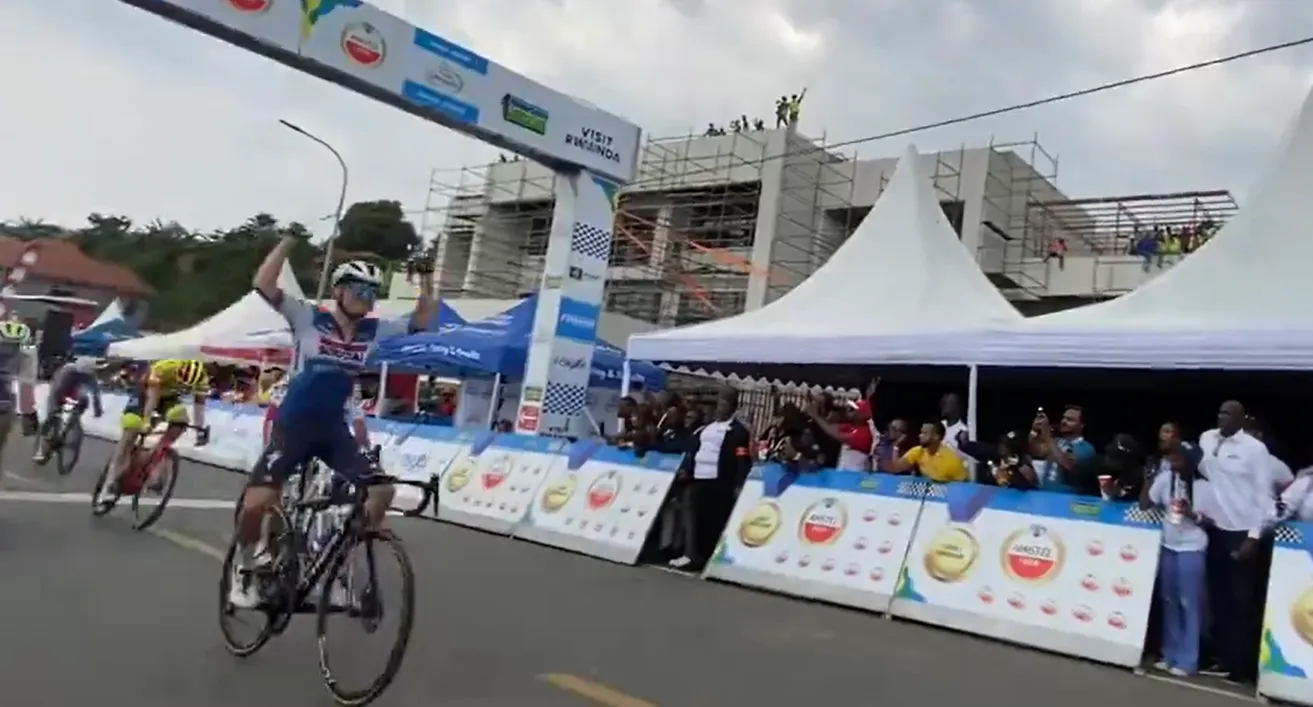 Toptalent Lecerf (Soudal Quick-Step) schiet raak in Rwanda, Nederlander Reinderink blijft leider