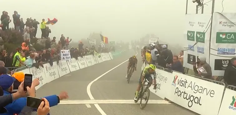 Evenepoel en Soudal Quick-Step doen alles goed, maar Martínez is de beste en brutaalste op Alto de Foia