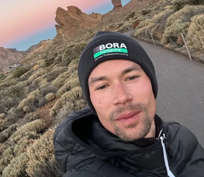 Waarom het voor BORA-hansgrohe en Roglic dit jaar éxtra belangrijk is om veel 'op de berg te zitten'