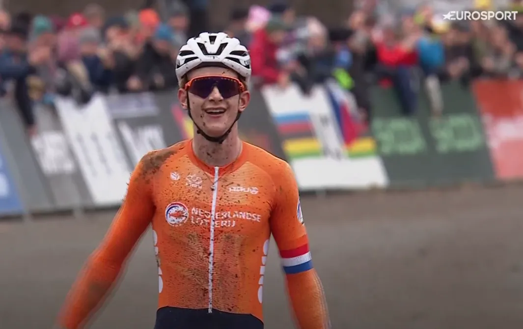 Tábor del Grosso! Nederlandse topfavoriet deklasseert de Belgen en grijpt WK-titel op loodzwaar parcours
